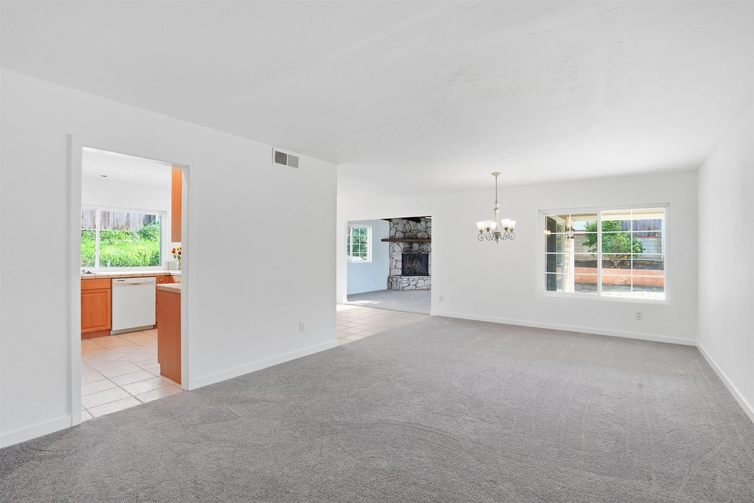 https://cdn.realtyfeed.com/cdn/127/260004233/1298369f066209f74c84a823e283a663.webp