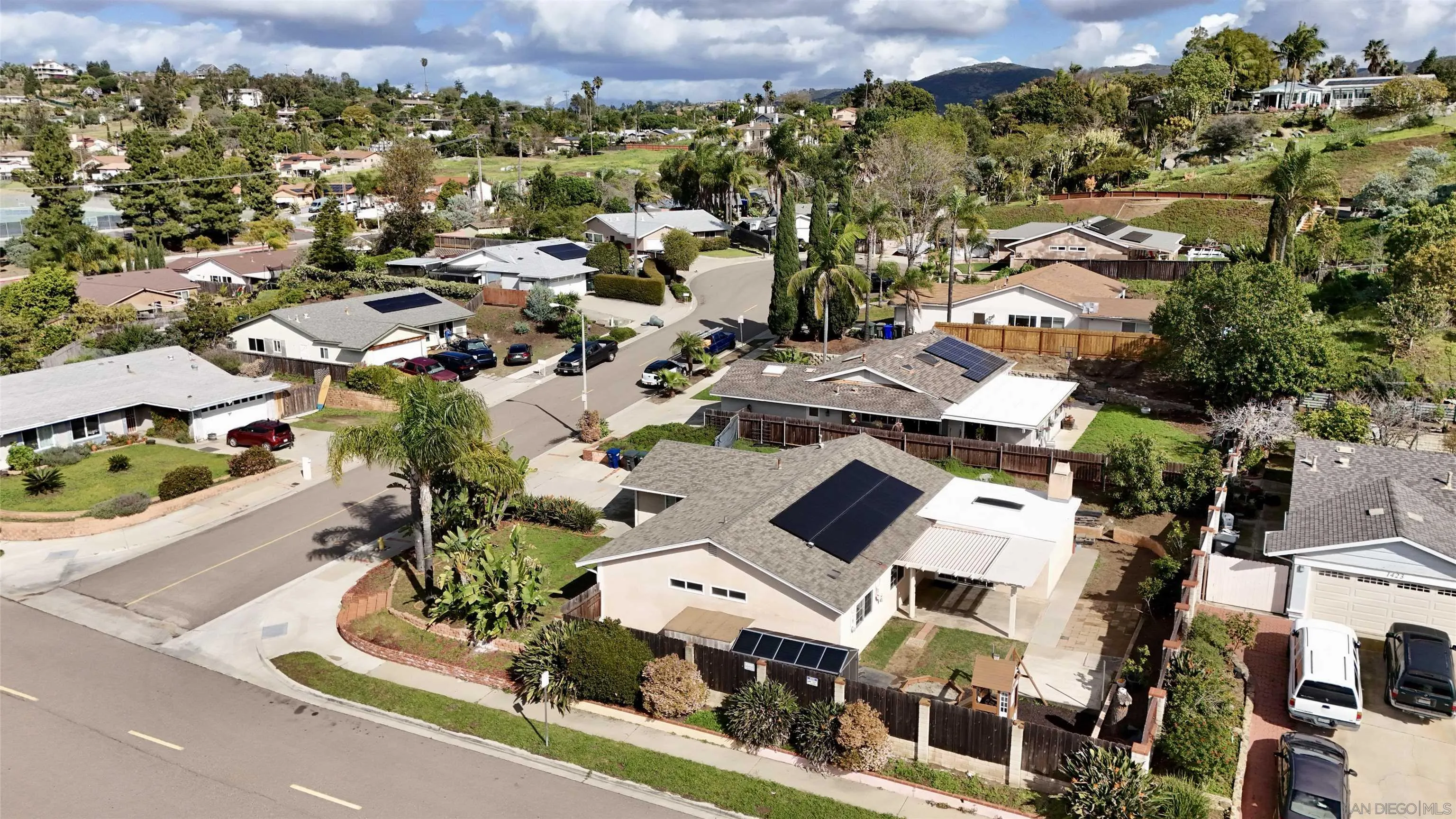 https://cdn.realtyfeed.com/cdn/127/260004233/4748b46d1402d3ad62347bd21211b3f3.webp