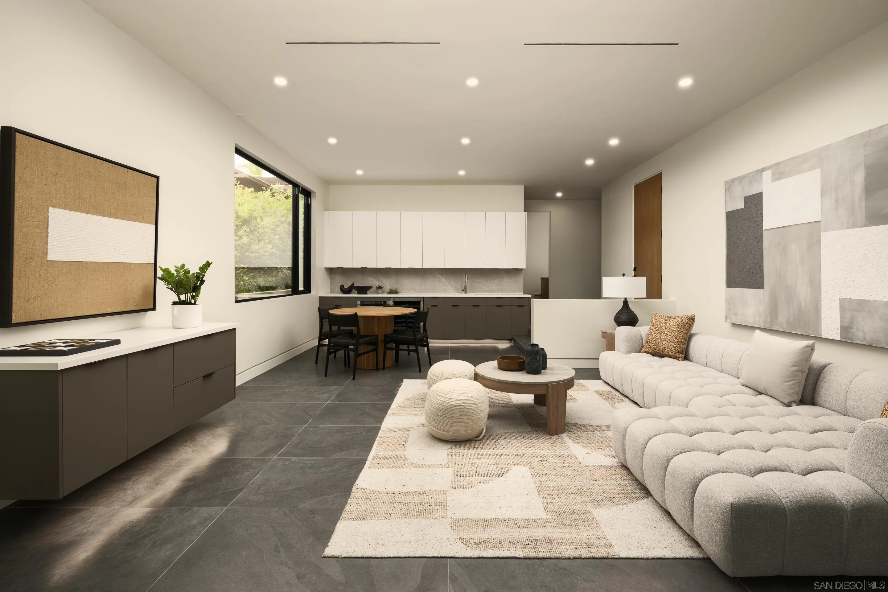 https://cdn.realtyfeed.com/cdn/127/260004234/ae21722911d846435263b59de7abea17.webp