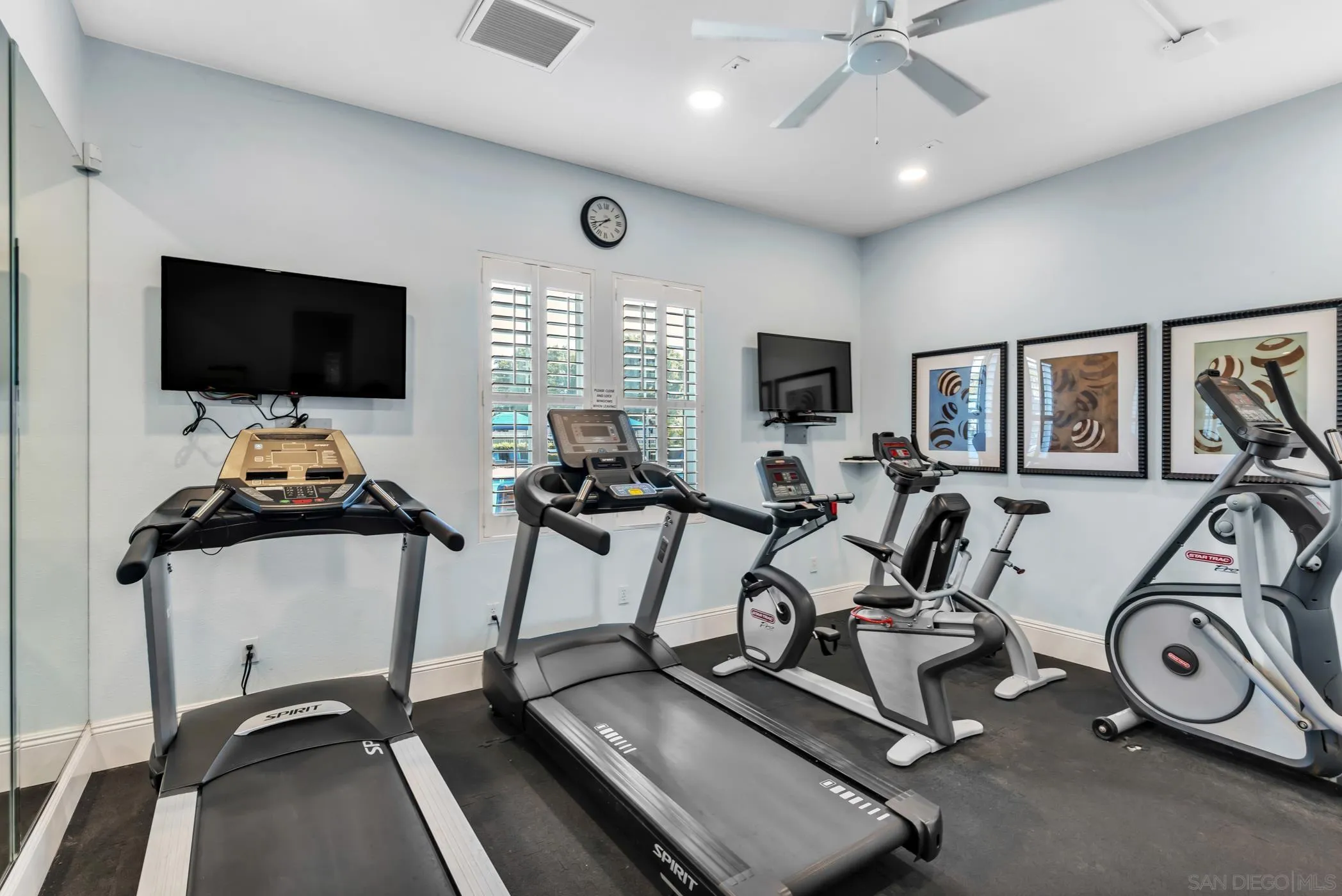 https://cdn.realtyfeed.com/cdn/127/260004237/45cf1754ac22370e8ee8484e56f989b9.webp