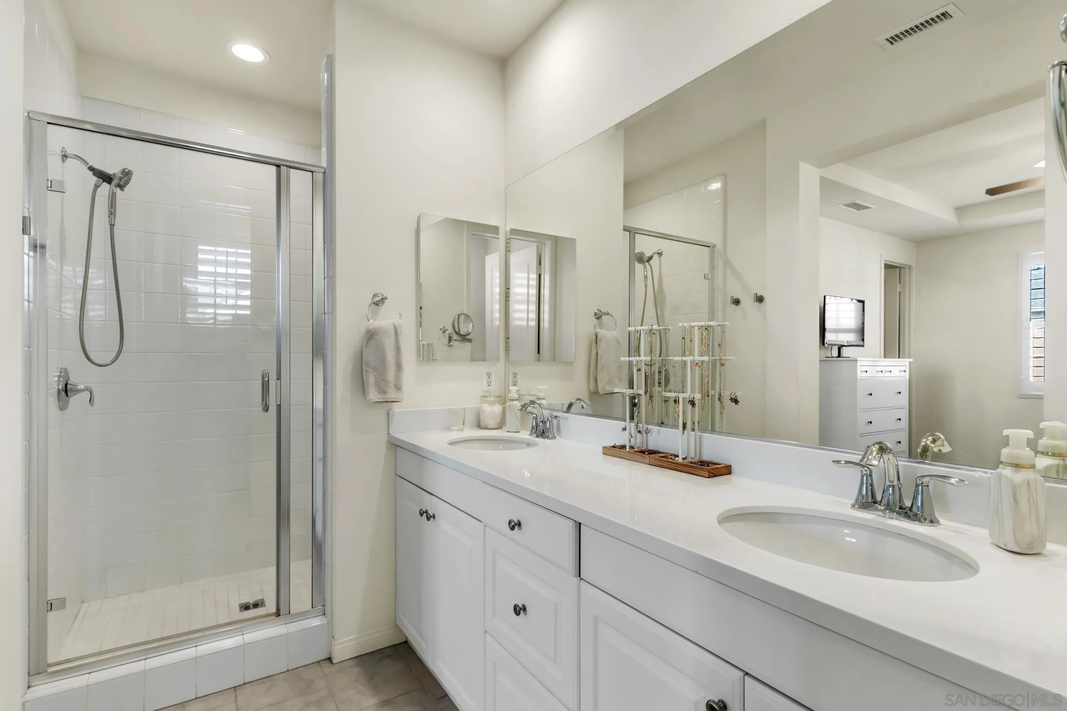 https://cdn.realtyfeed.com/cdn/127/260004237/dd9d13b34151195d9c99c022d61db5d7.webp