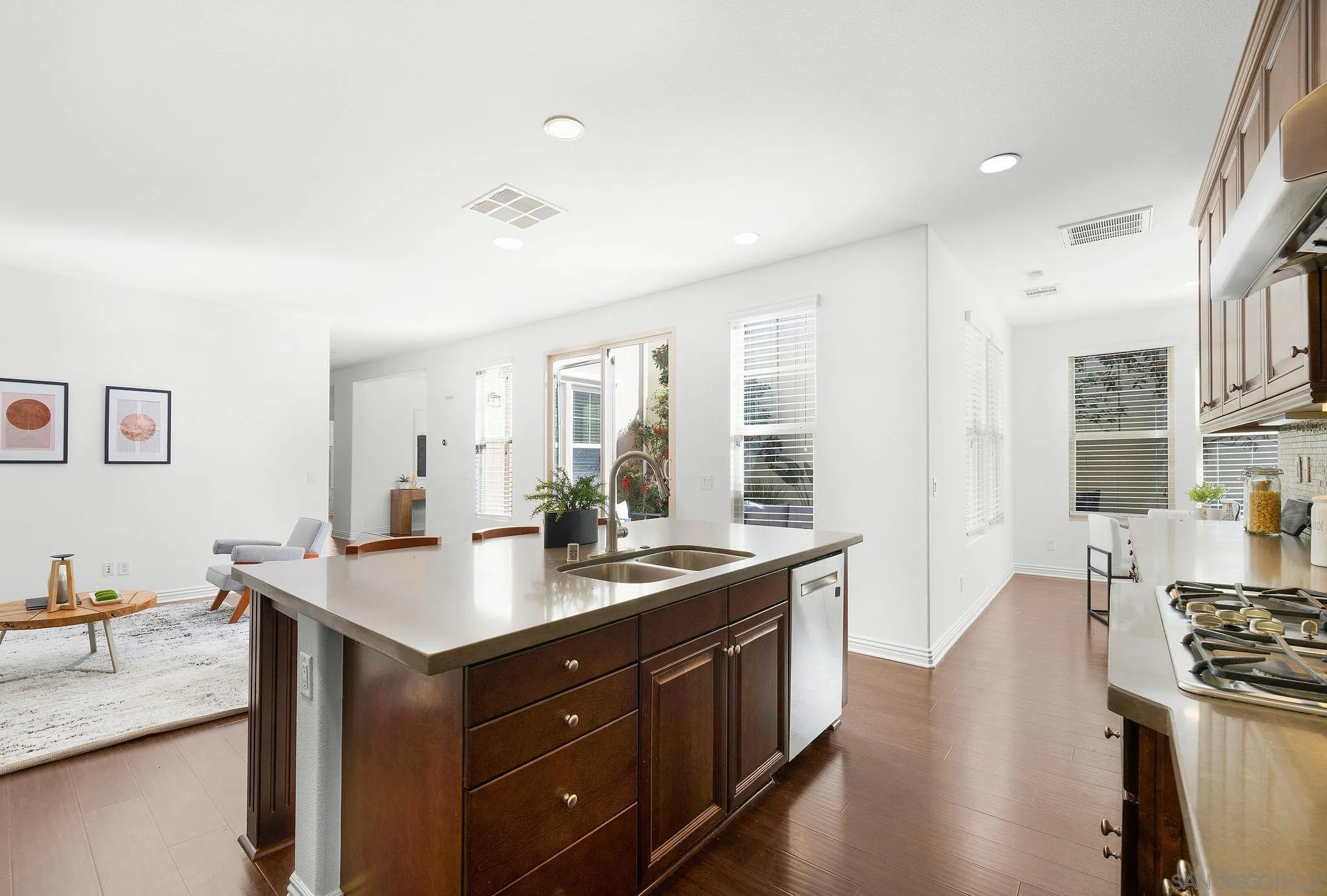 https://cdn.realtyfeed.com/cdn/127/260004242/0578501b8bdcc9e606d3190cba6c2501.webp