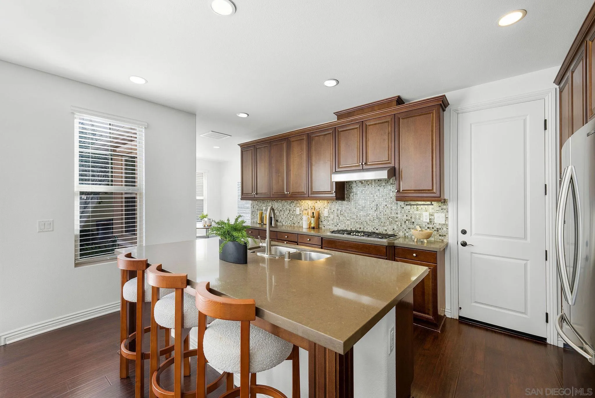 https://cdn.realtyfeed.com/cdn/127/260004242/81c4f964704ebf1e585954021a9e9fb3.webp