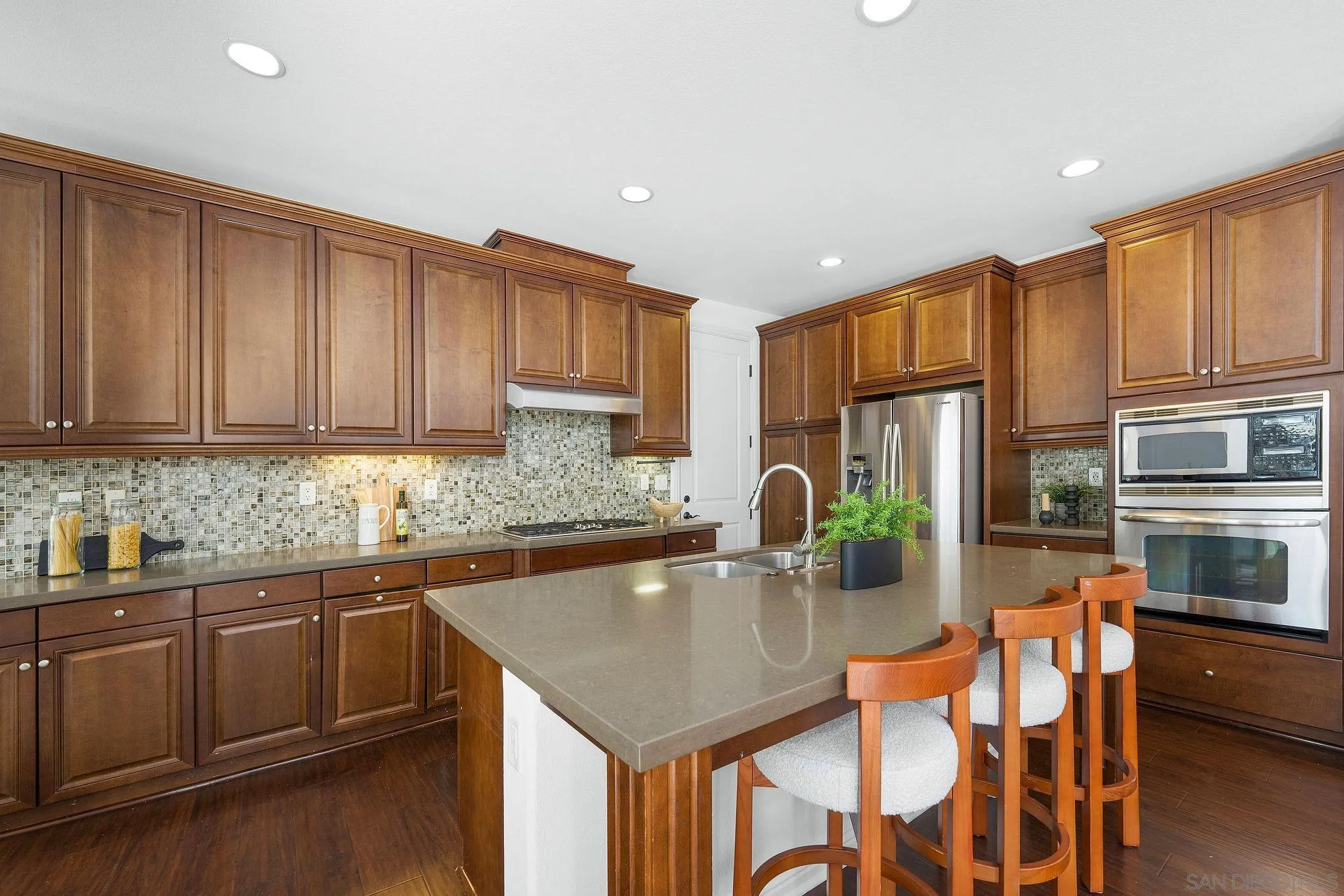 https://cdn.realtyfeed.com/cdn/127/260004242/82ebd67926c078937b836baa8f8e3b75.webp