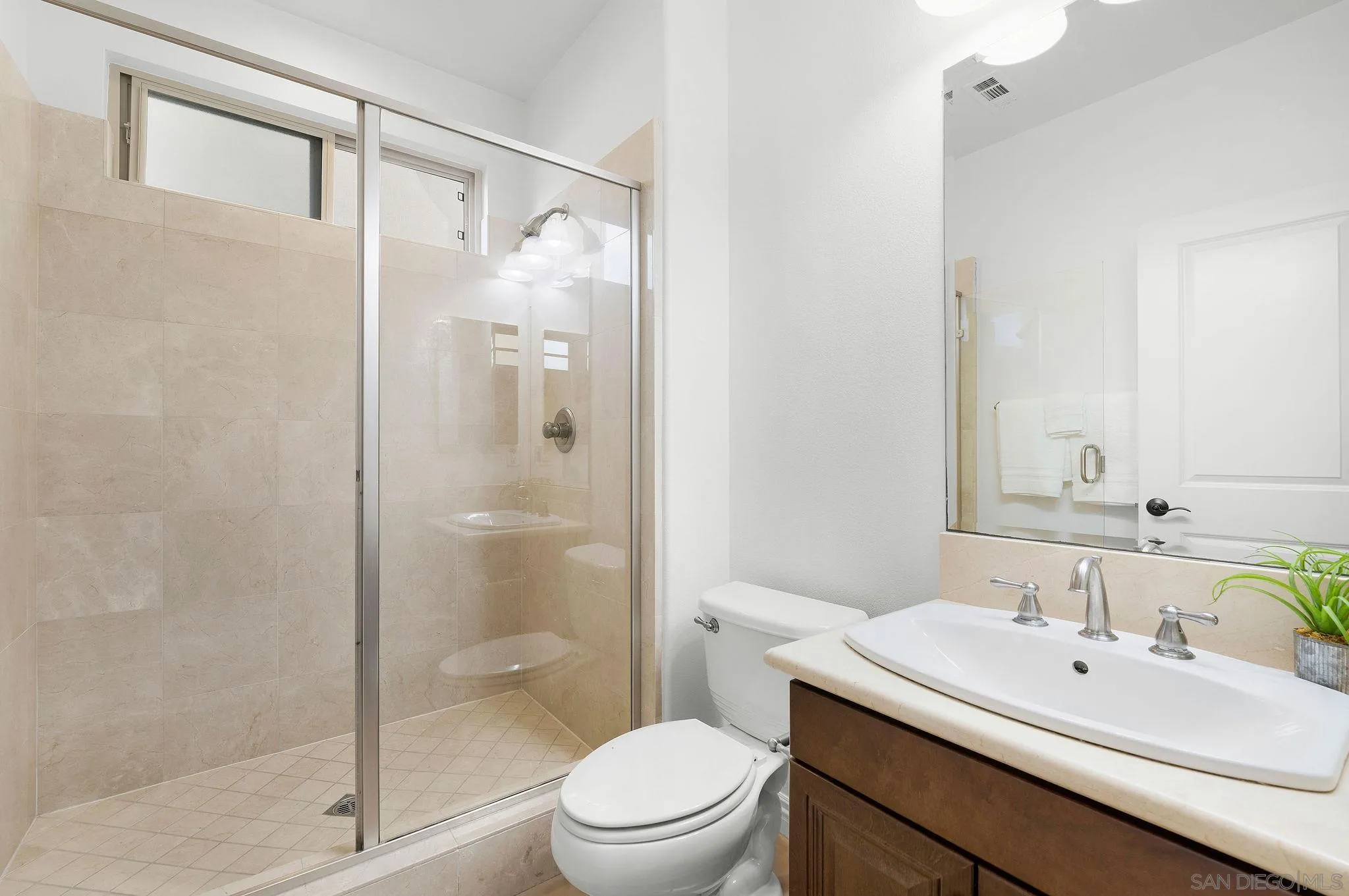 https://cdn.realtyfeed.com/cdn/127/260004242/a17e1f88c2c8c84807a4854403990916.webp