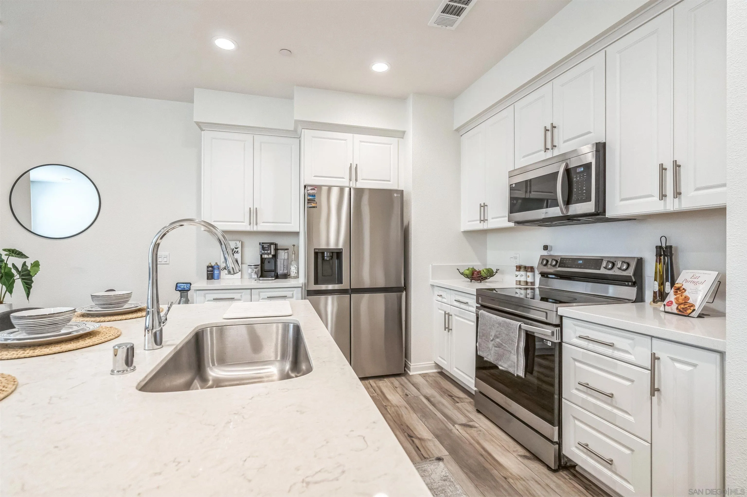 https://cdn.realtyfeed.com/cdn/127/260004247/4704ddc60d41750e0ea87eb9b1250a6b.webp