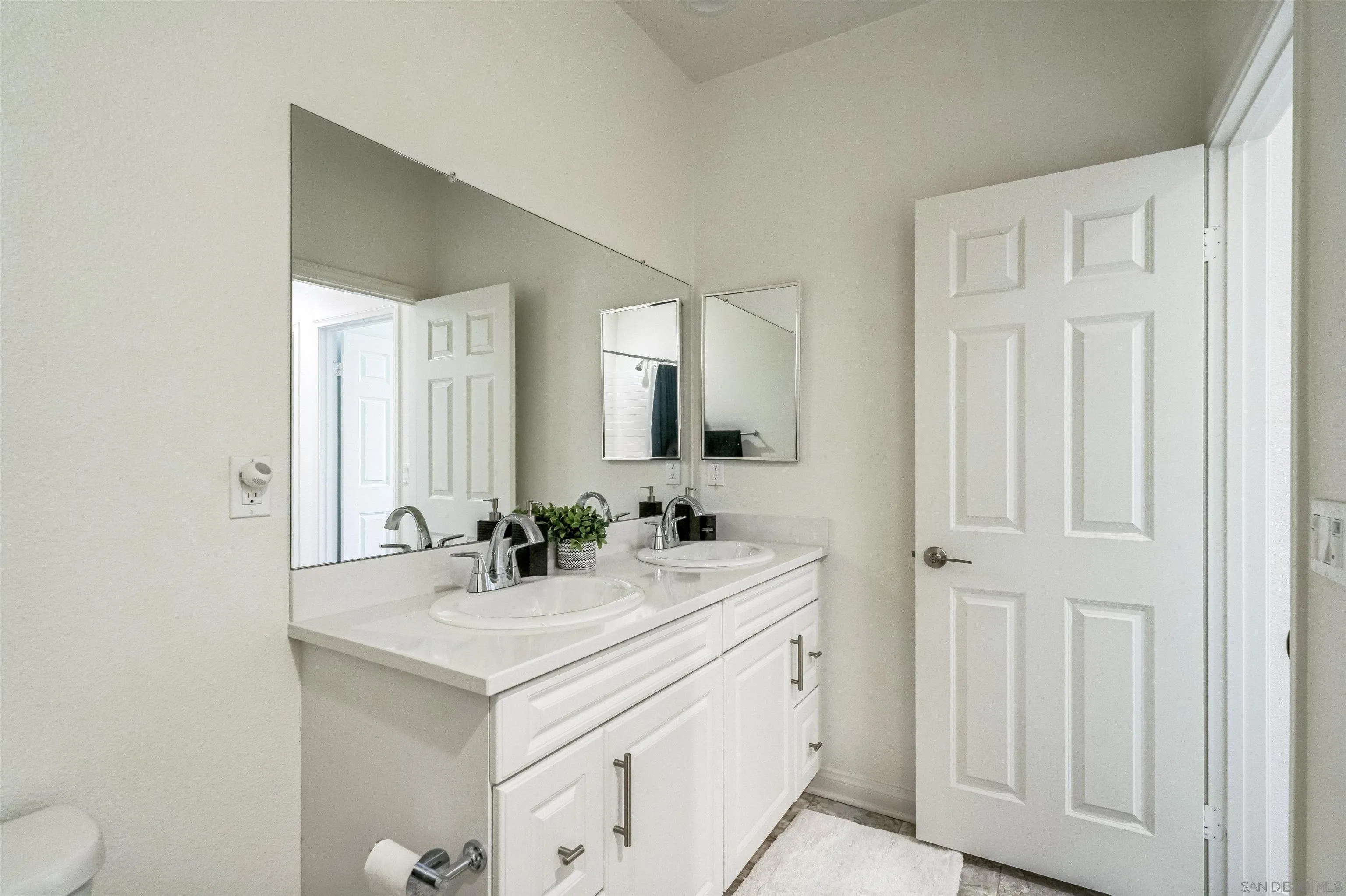 https://cdn.realtyfeed.com/cdn/127/260004247/b7a0d9c3cc1c7d0530bdfa3109789c5f.webp