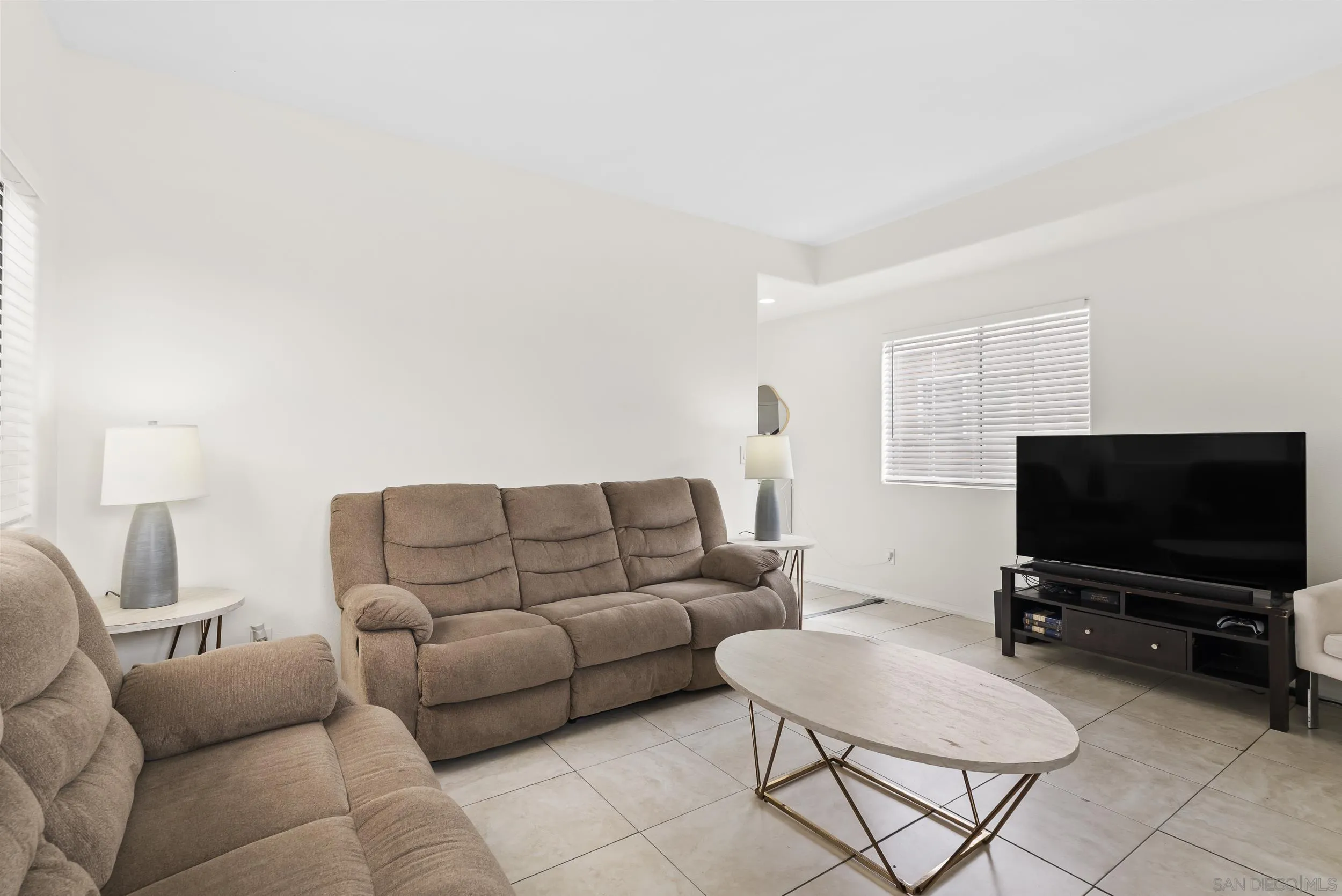 https://cdn.realtyfeed.com/cdn/127/260004253/50e608068b9c6fb5596fa37b3ce90620.webp