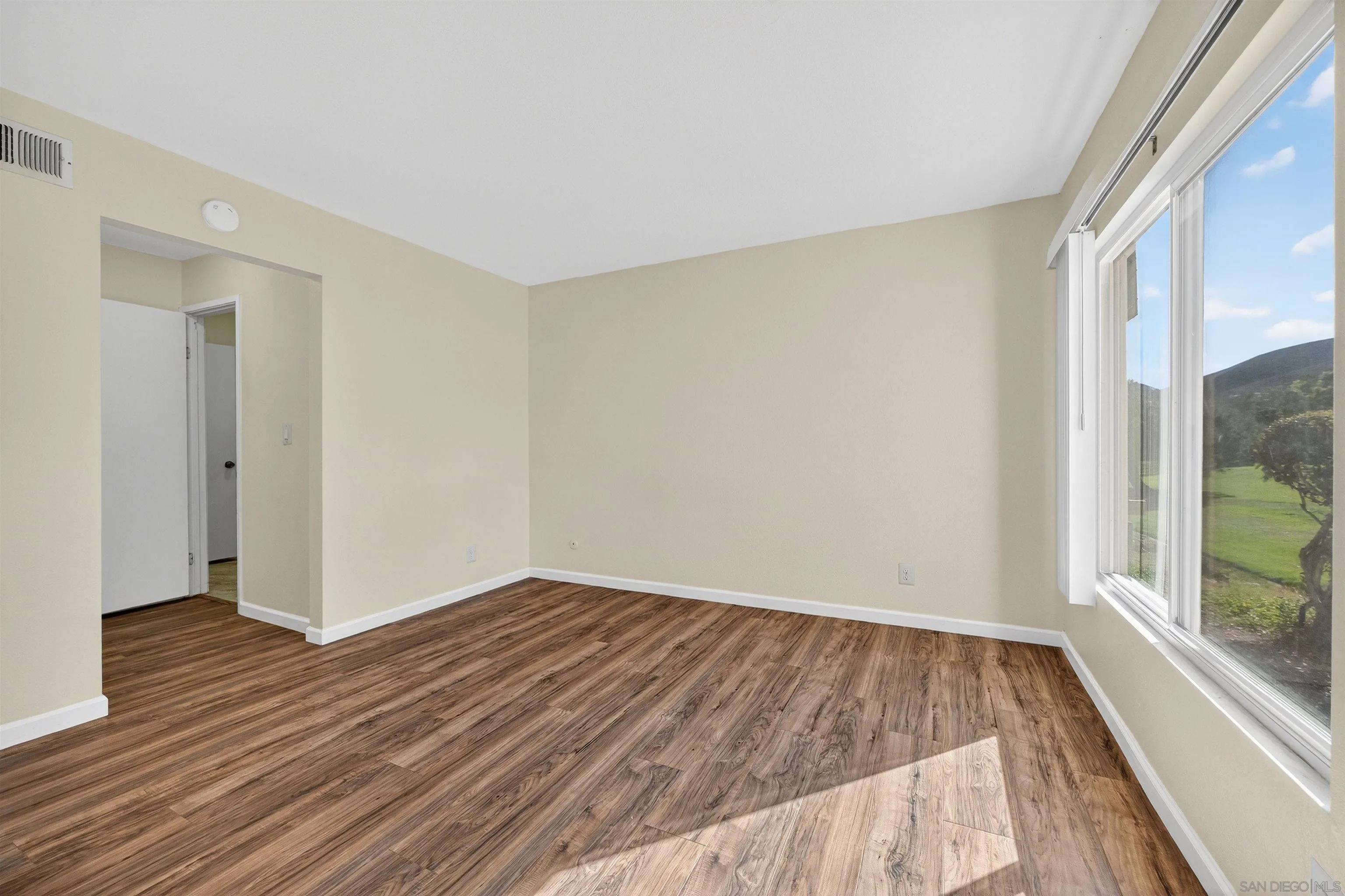 https://cdn.realtyfeed.com/cdn/127/260004255/167117866dc5a520bdb7855a14af21ef.webp