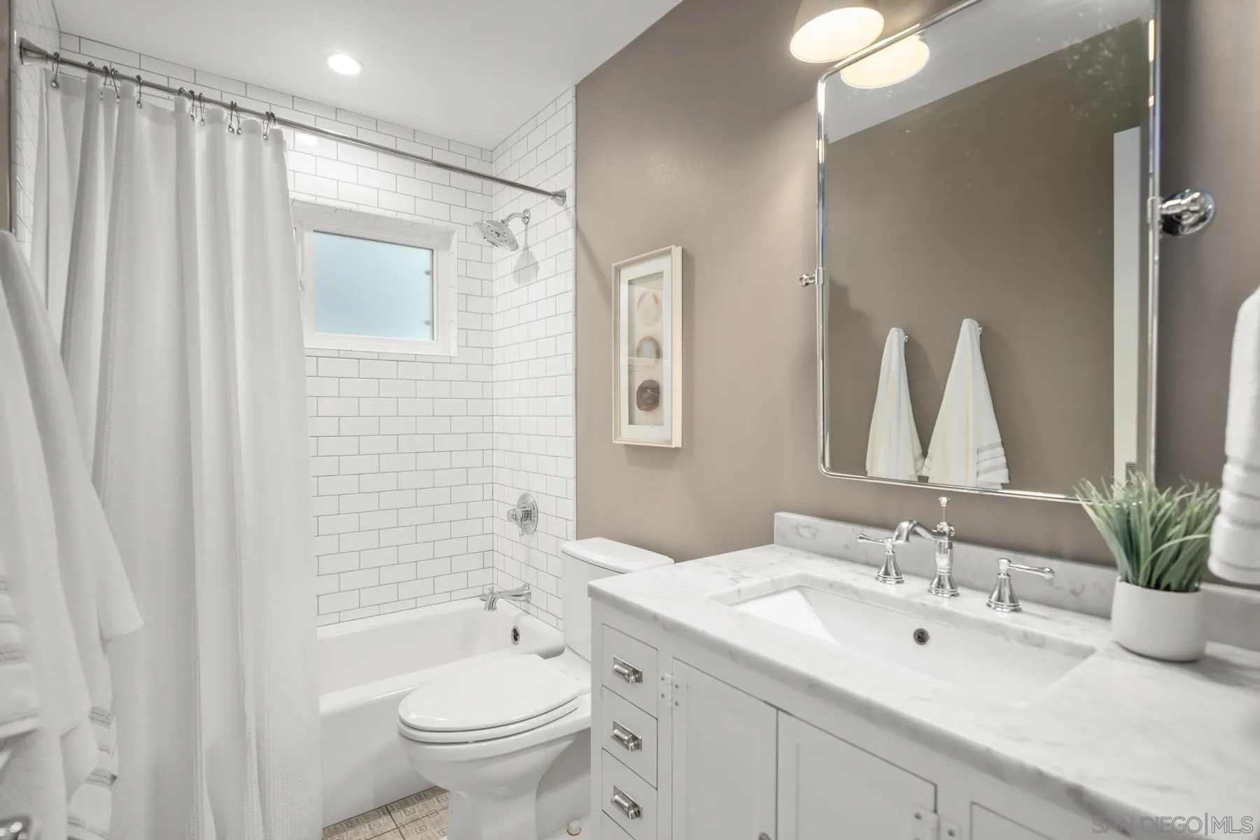 https://cdn.realtyfeed.com/cdn/127/260004257/34f40189fc62b34615b54688752fbd8e.webp