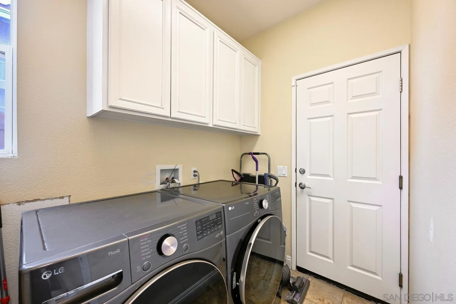 https://cdn.realtyfeed.com/cdn/127/260004269/879bdbfe8987f7915cc14dee1a813089.webp