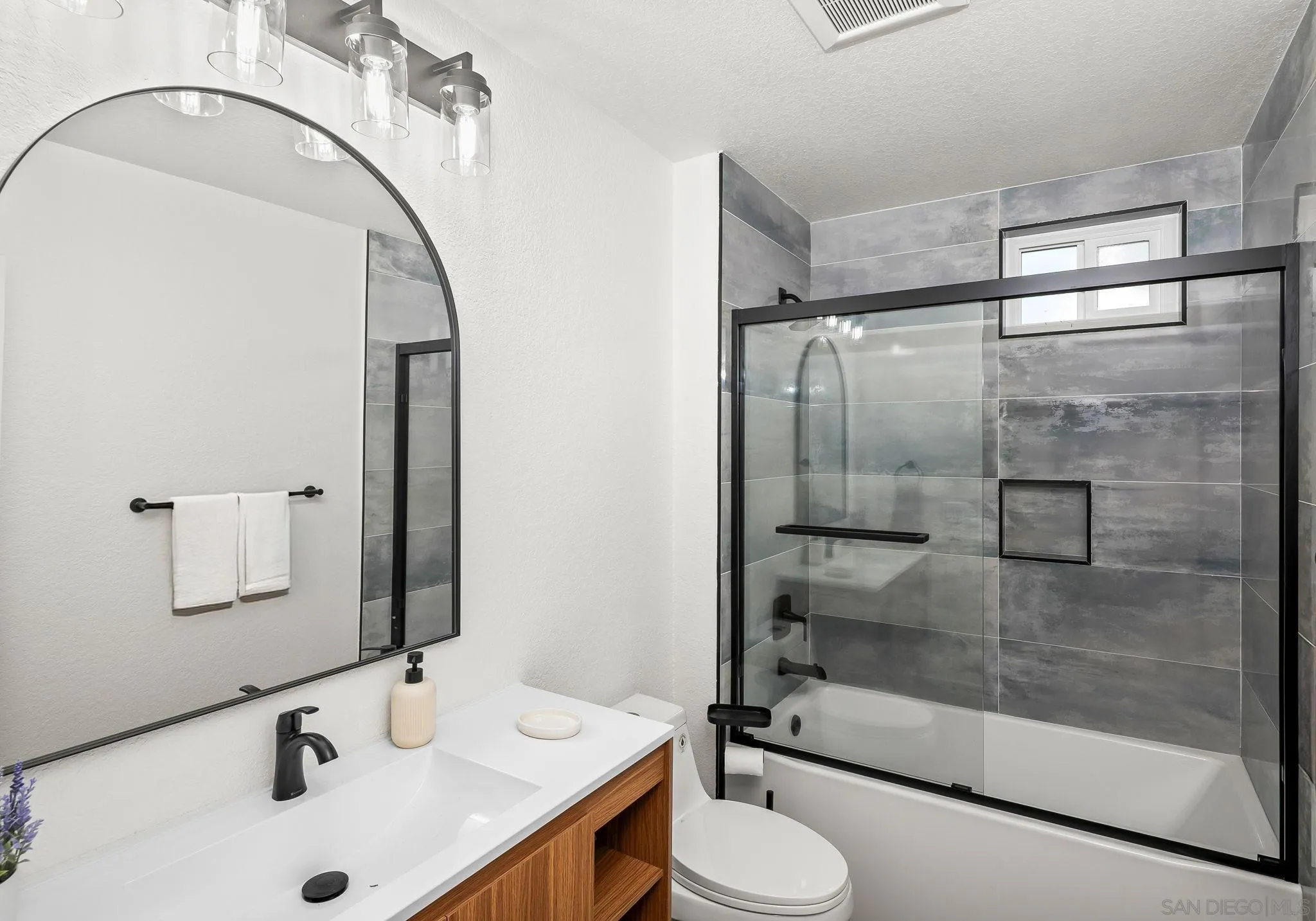 https://cdn.realtyfeed.com/cdn/127/260004273/852ec1971021ef64cd0f9b52e39308cf.webp