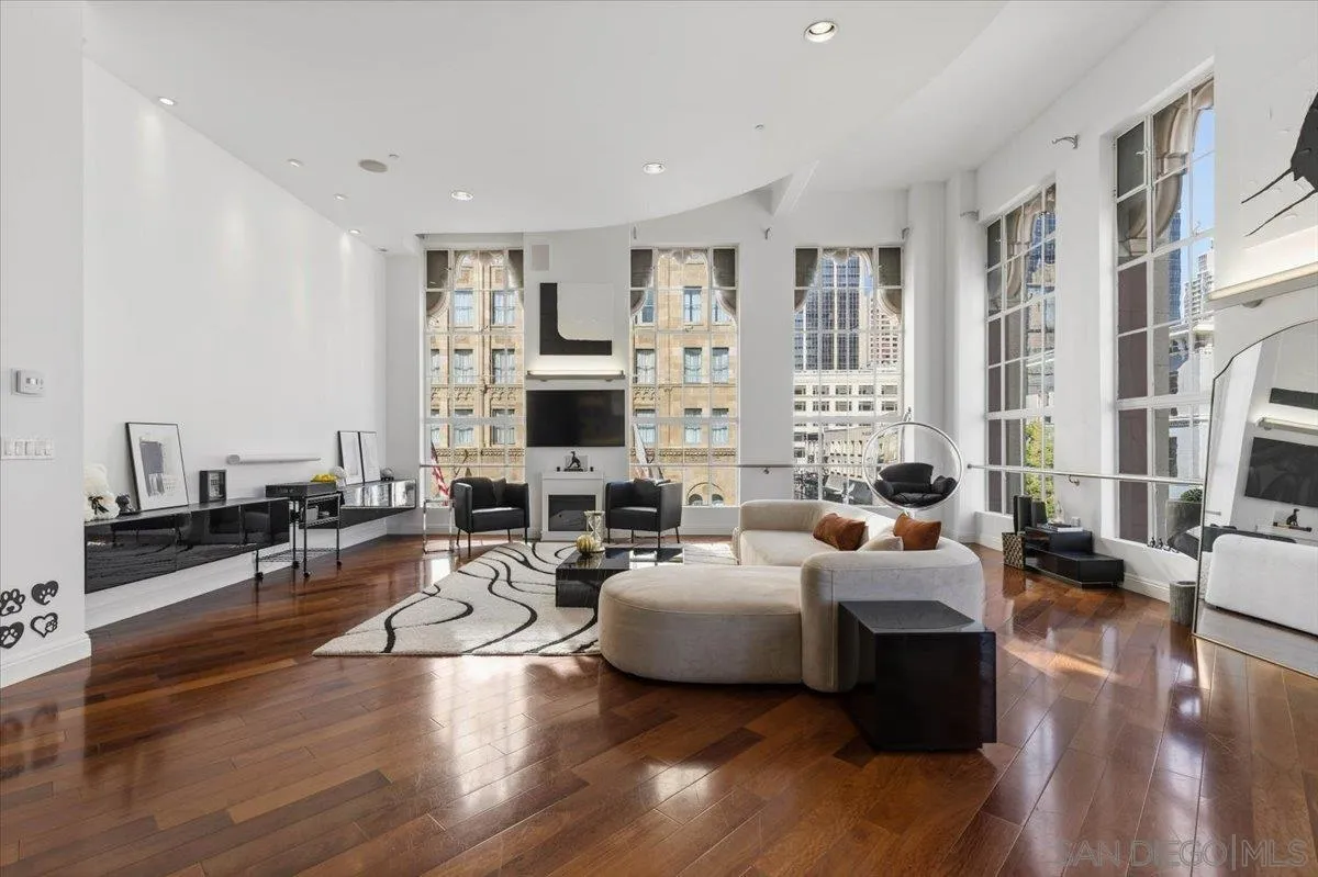 https://cdn.realtyfeed.com/cdn/127/260004292/16b036bcda5c4c9877277f7a765480a4.webp