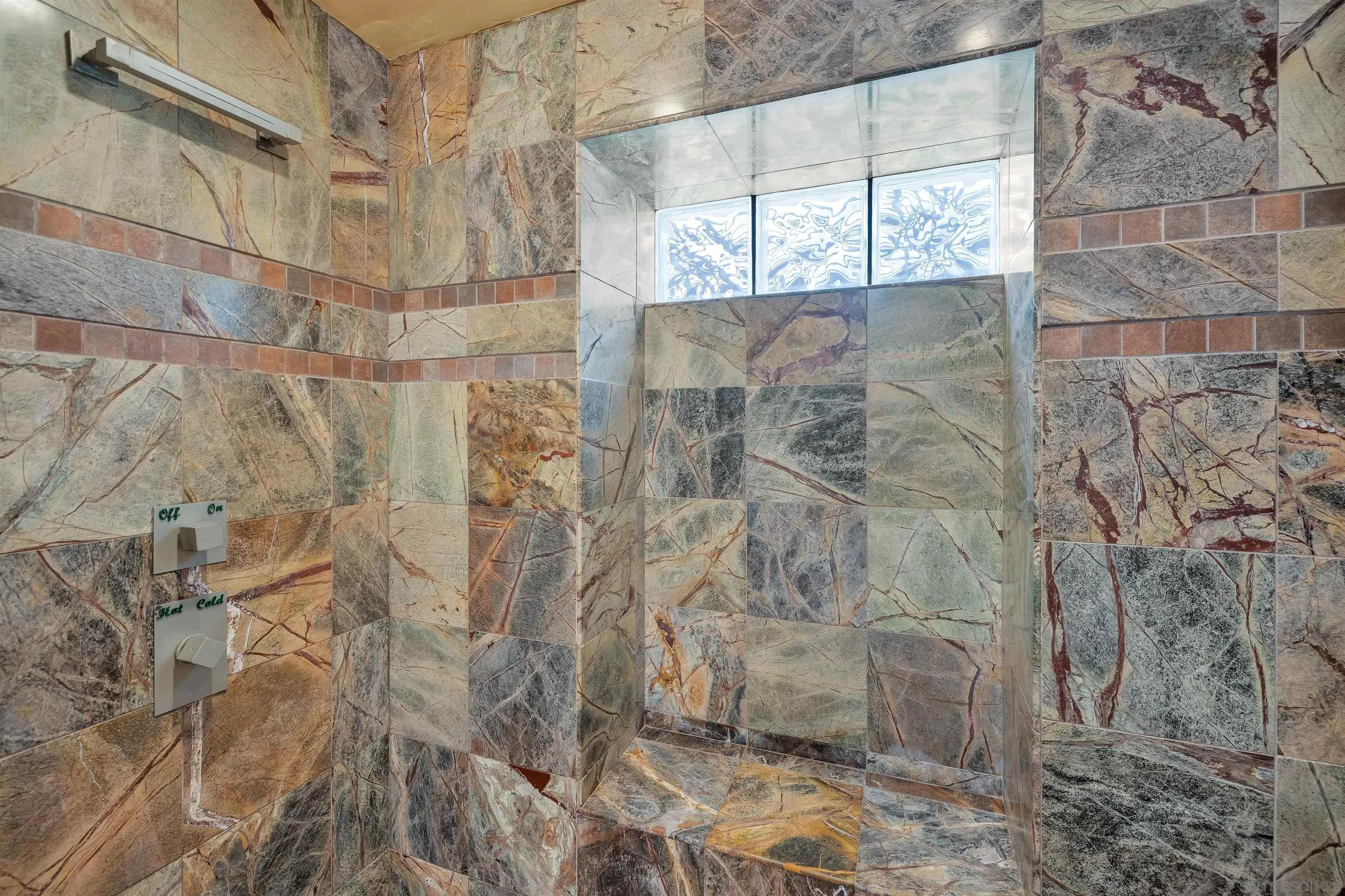 https://cdn.realtyfeed.com/cdn/127/260004299/2a7102b649a47e29823d65d0c64d123d.webp