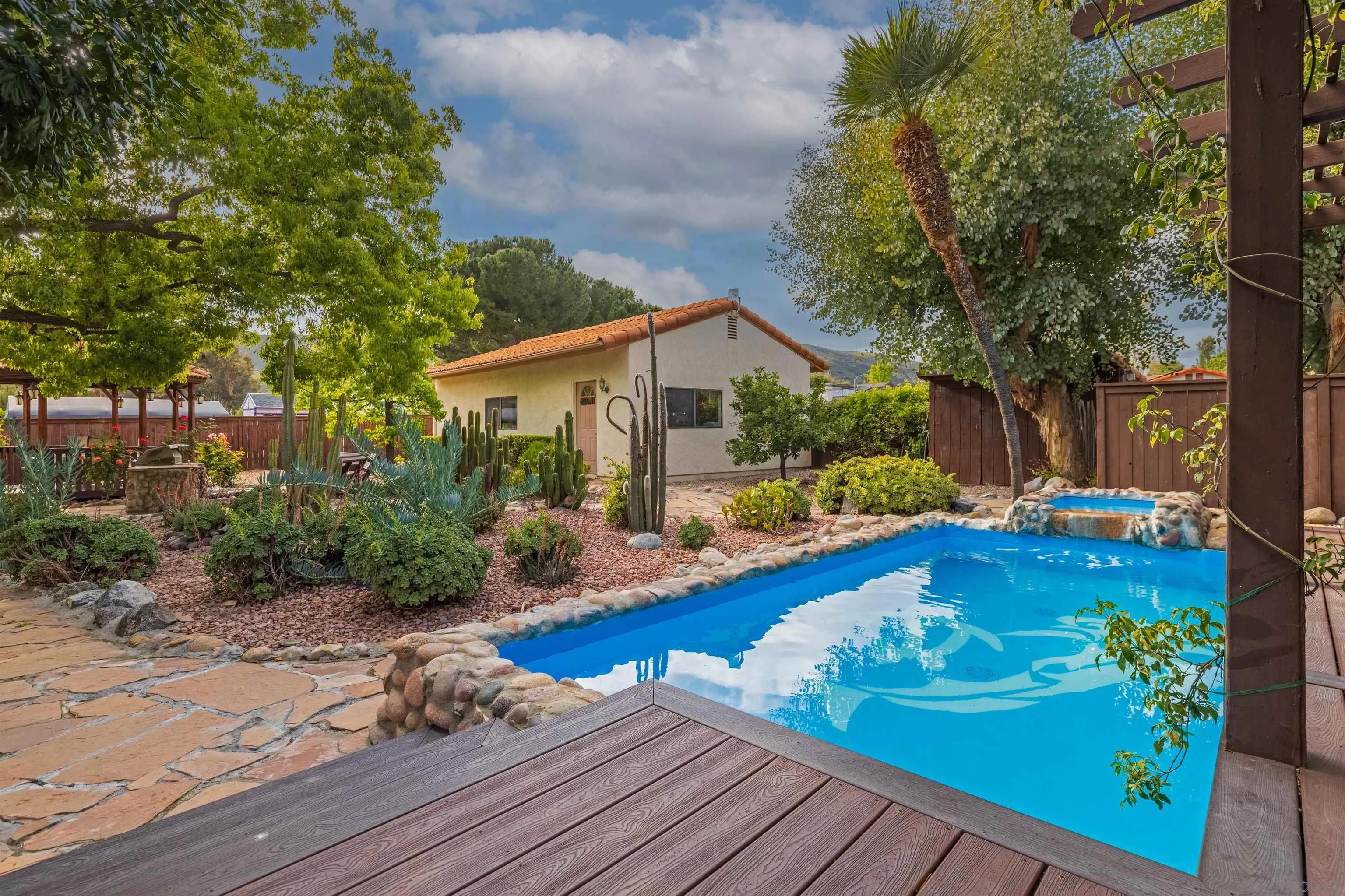 https://cdn.realtyfeed.com/cdn/127/260004299/99e7860d3c9421e7055488d284aa2c4c.webp