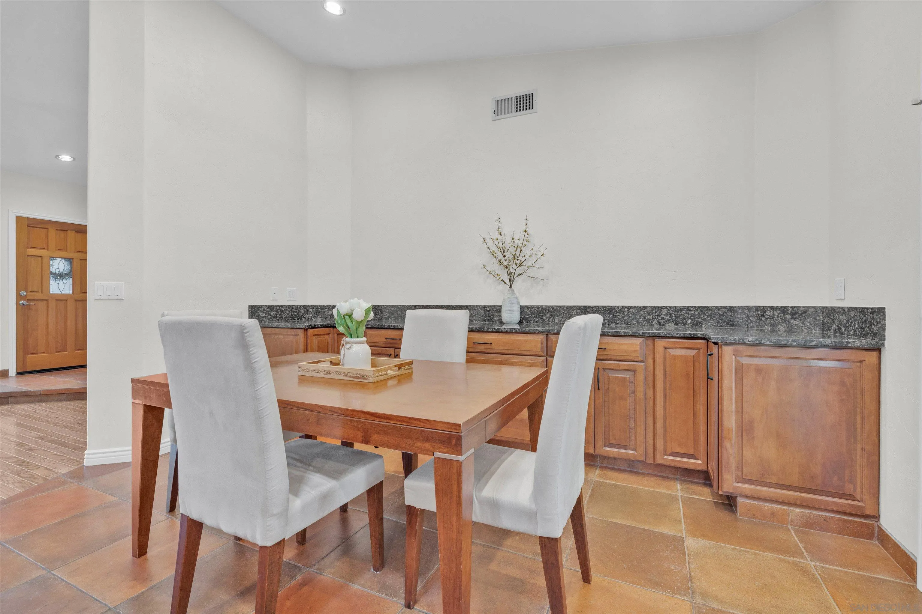 https://cdn.realtyfeed.com/cdn/127/260004299/a3e71d0e3d999dab0bb1418de3a41b9d.webp