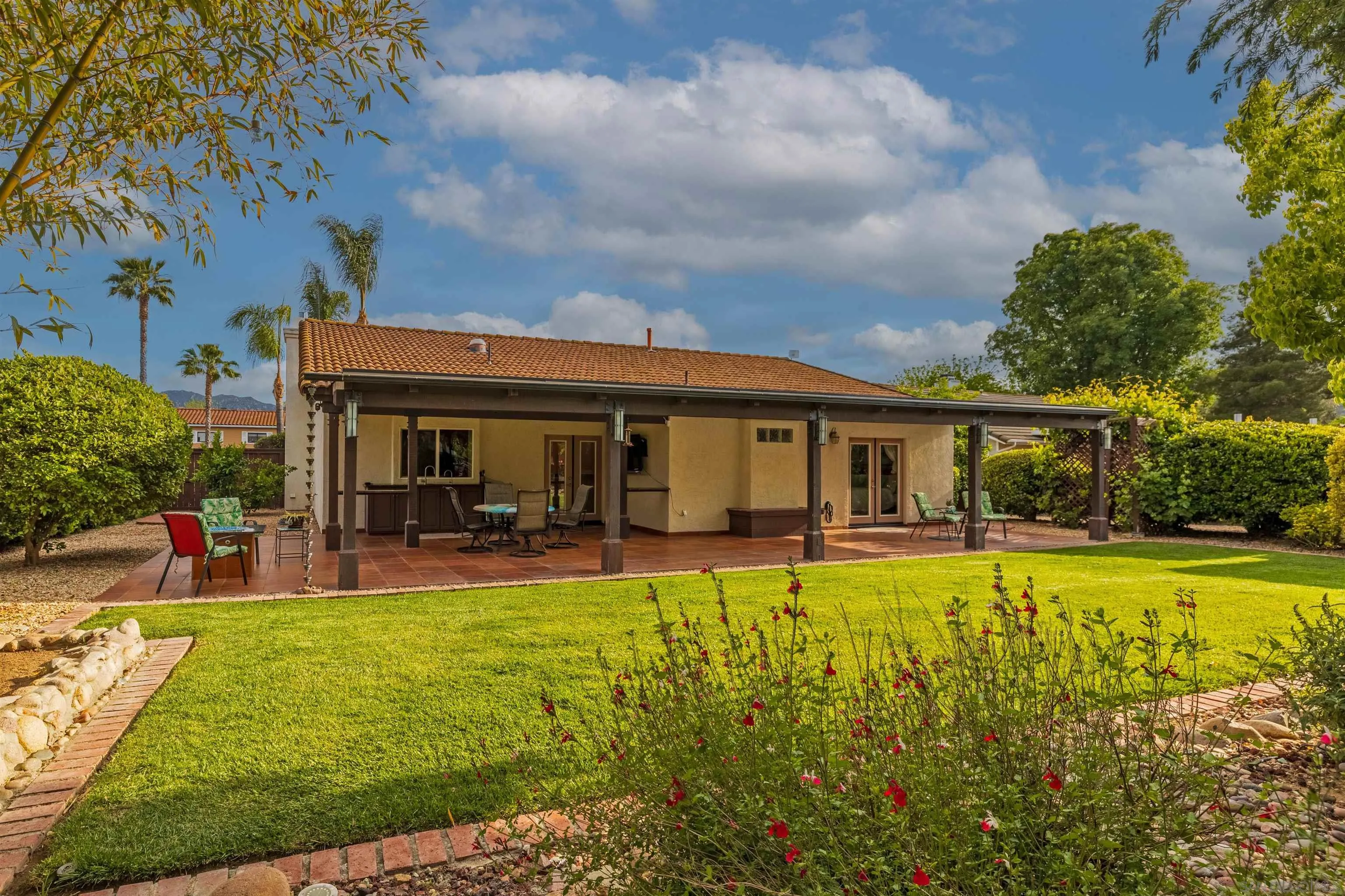 https://cdn.realtyfeed.com/cdn/127/260004299/b0f6885572cf113f985cb5ac958dc19d.webp