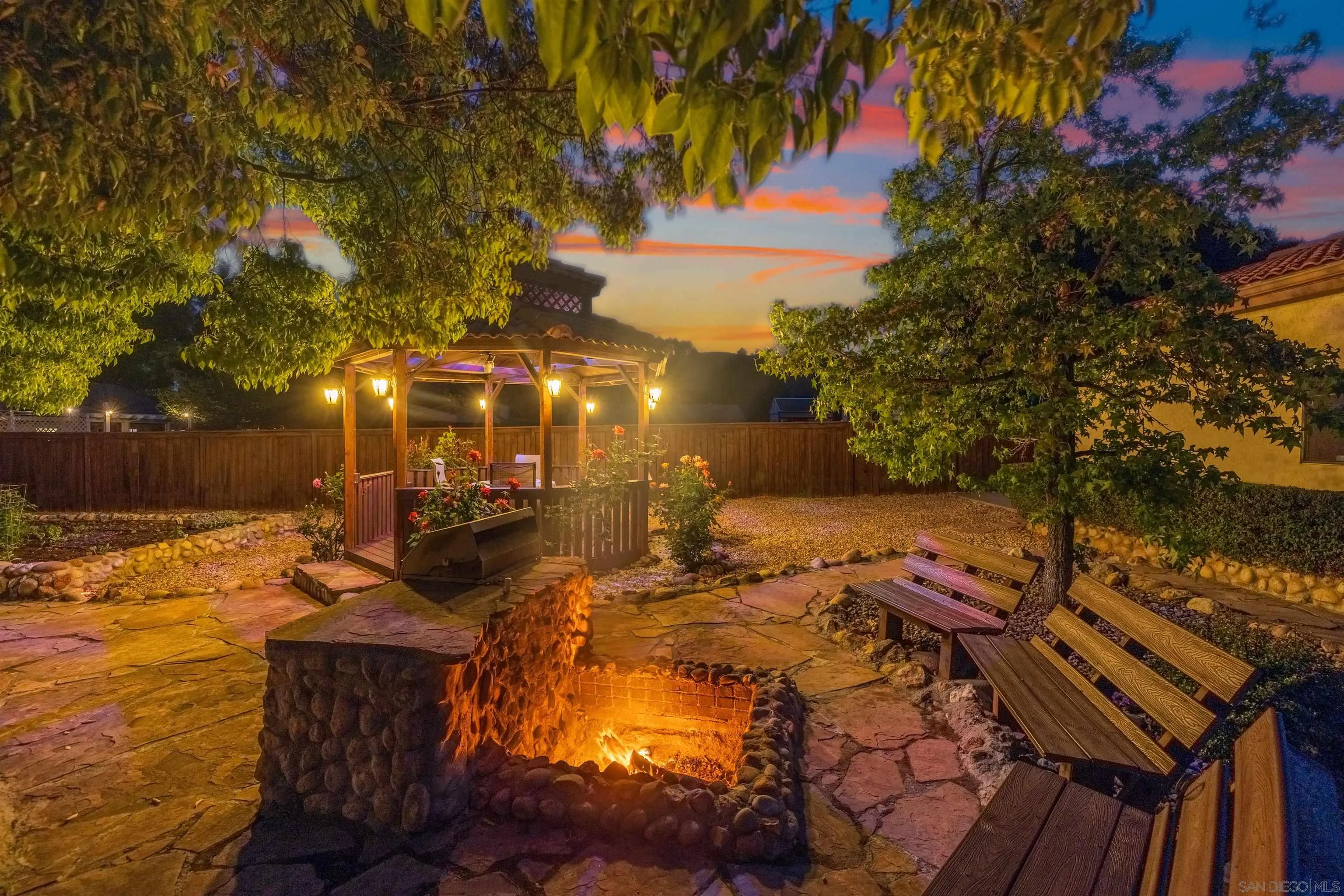 https://cdn.realtyfeed.com/cdn/127/260004299/c1fd1d98940f47dc9dc21f689b04d2e0.webp