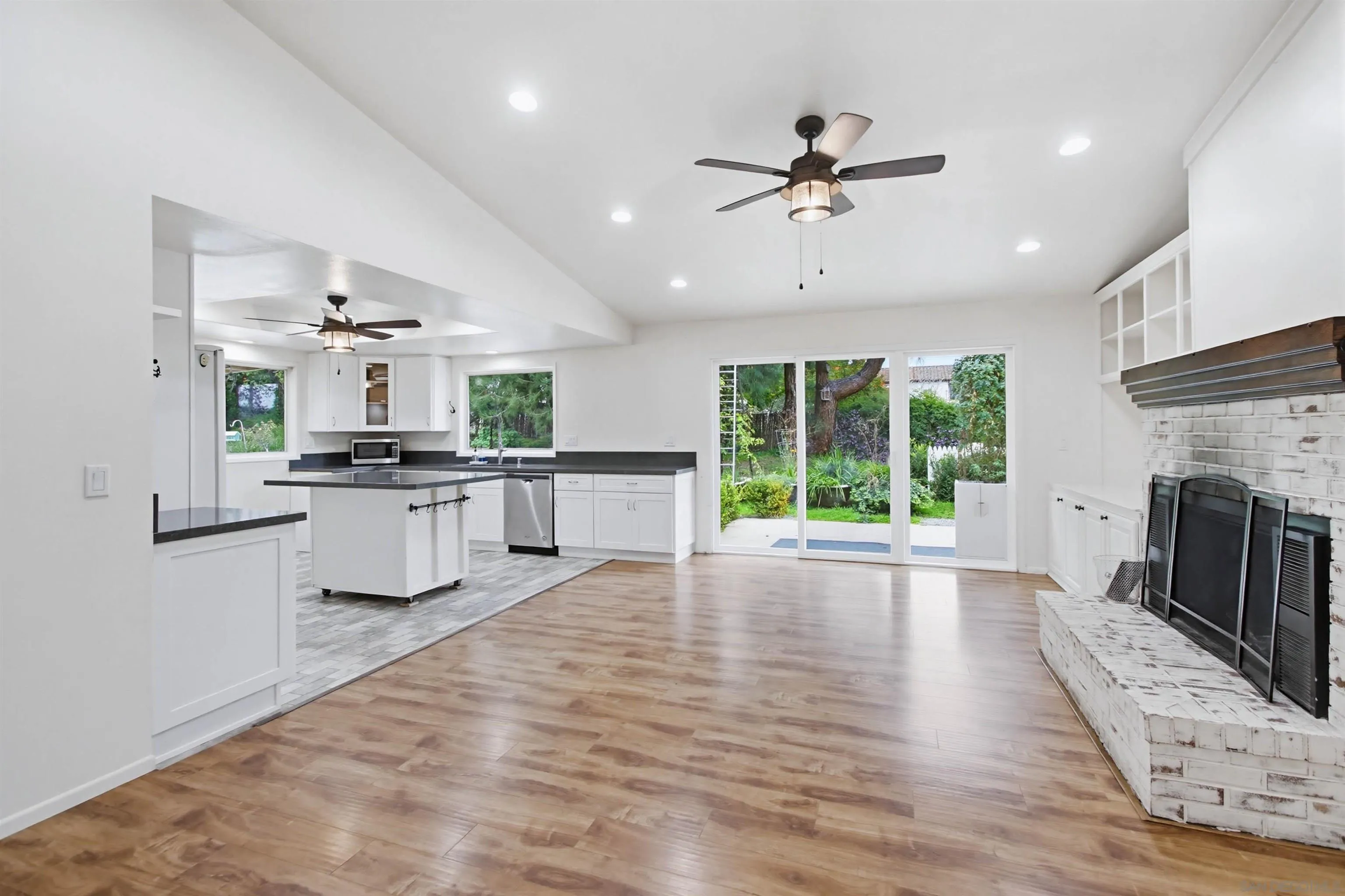 https://cdn.realtyfeed.com/cdn/127/2600043/020da1692176cbc4933f0590aea0a8e5.webp