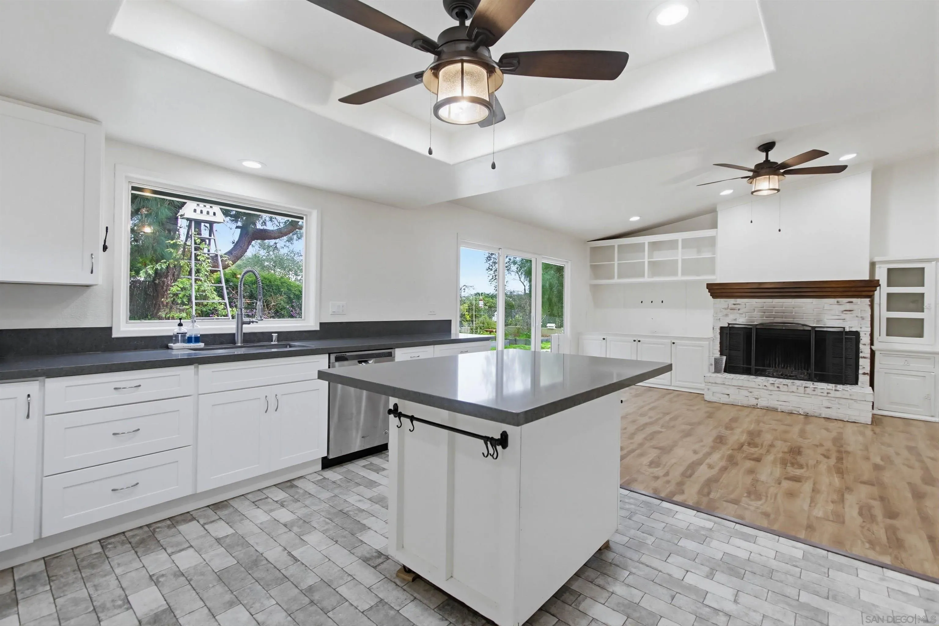 https://cdn.realtyfeed.com/cdn/127/2600043/34a1cb15aa19f3275bad8d2f8b9f1316.webp