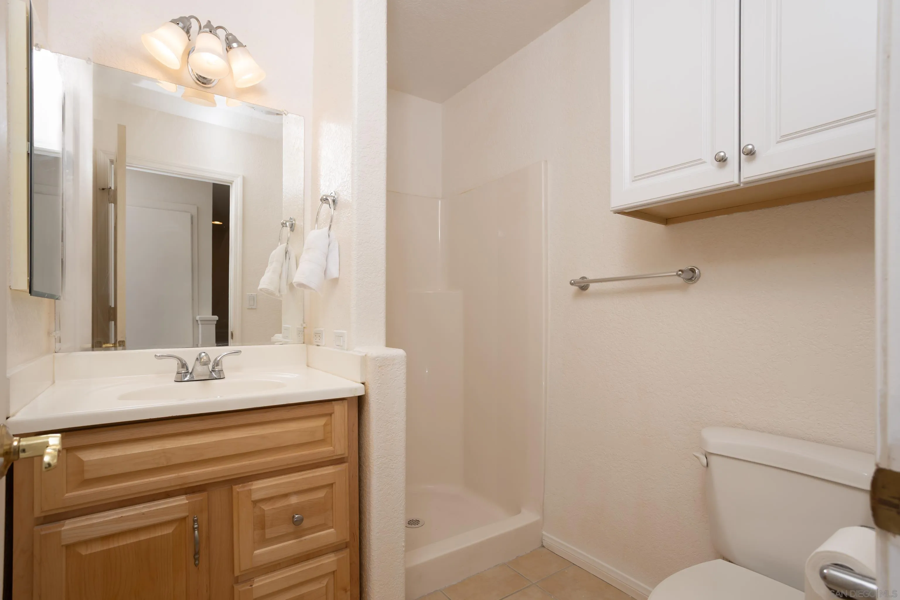 https://cdn.realtyfeed.com/cdn/127/260004303/c094750ef16670fc858756b229a40ebc.webp
