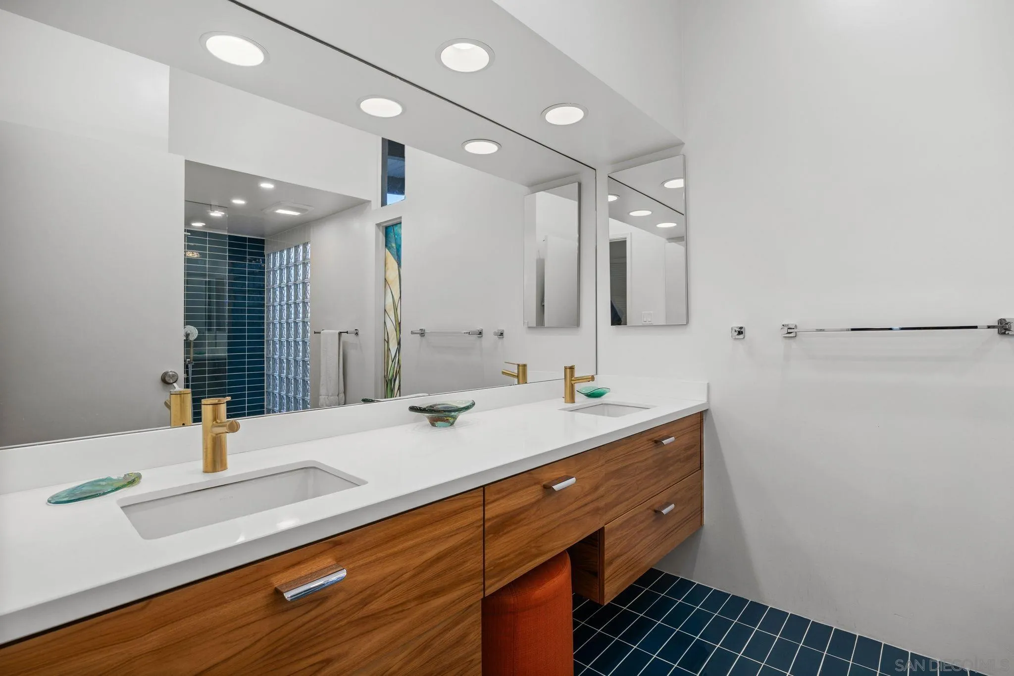 https://cdn.realtyfeed.com/cdn/127/260004307/5e9e0640f55250791fe4f6fb98f49c23.webp