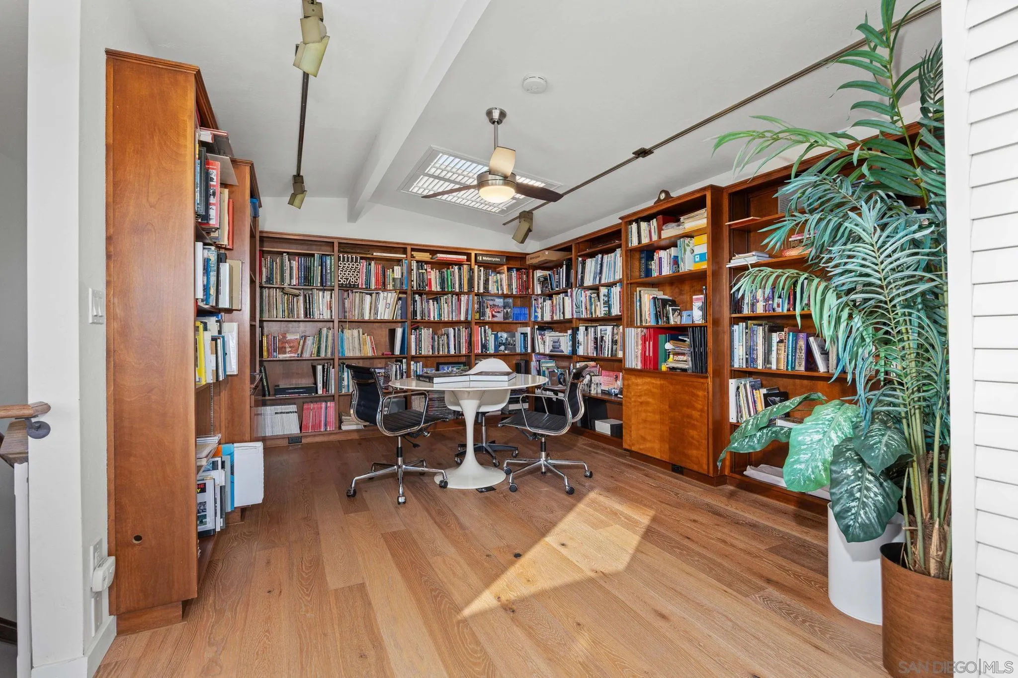 https://cdn.realtyfeed.com/cdn/127/260004307/e16854edd34fa044556b78d2539c8ae1.webp