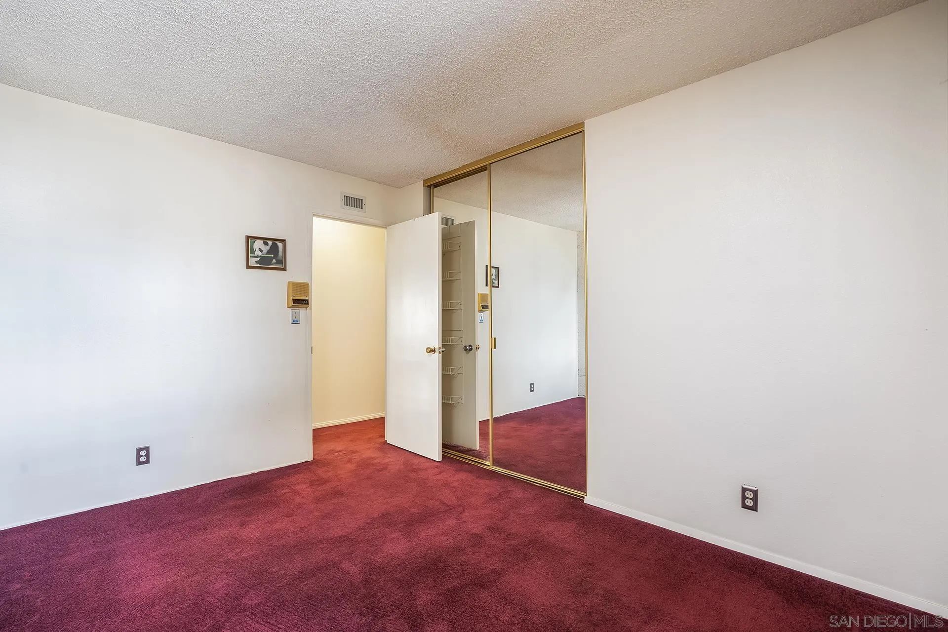 https://cdn.realtyfeed.com/cdn/127/260004309/807ec03c42d6256aa2e23321873cc489.webp