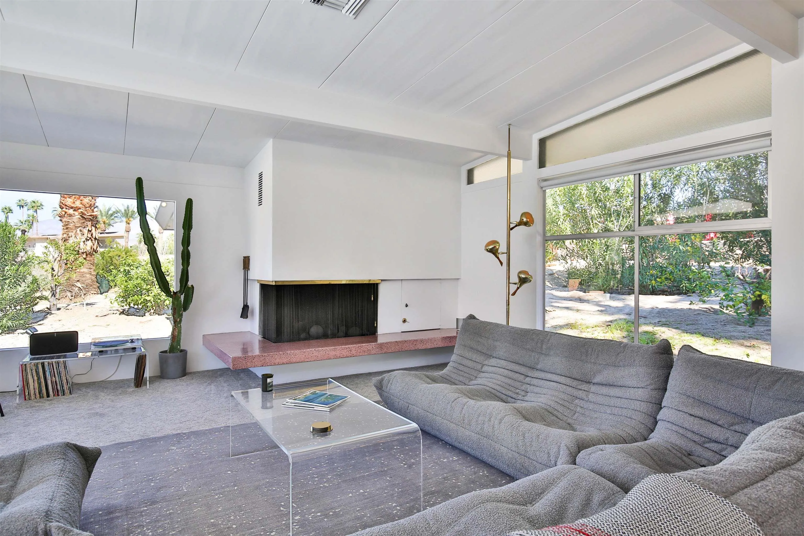 https://cdn.realtyfeed.com/cdn/127/260004315/b86743e1614b7c86560d157aa38b7600.webp