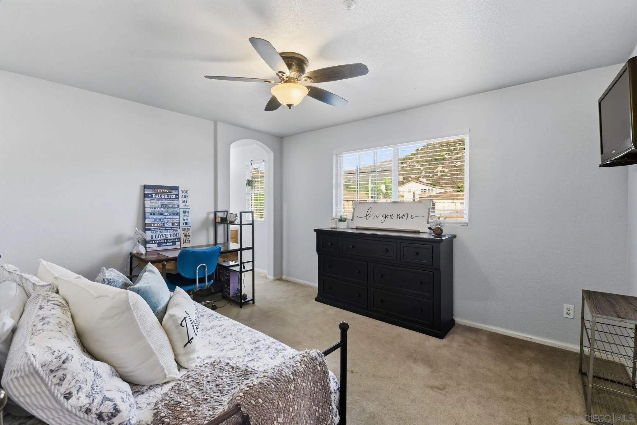 https://cdn.realtyfeed.com/cdn/127/260004318/1bd2518eef503a38a5ef8957066282c6.webp