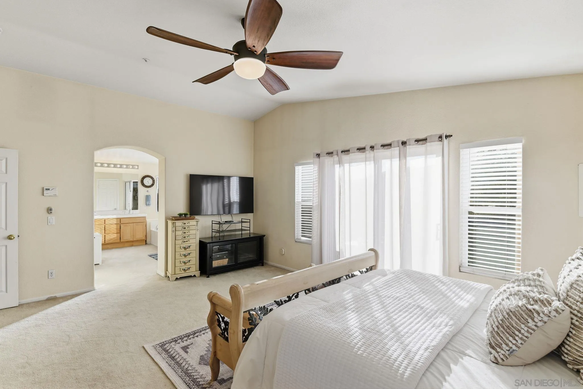 https://cdn.realtyfeed.com/cdn/127/260004318/f224b14bc6287f71c79277f36d5cfbe6.webp