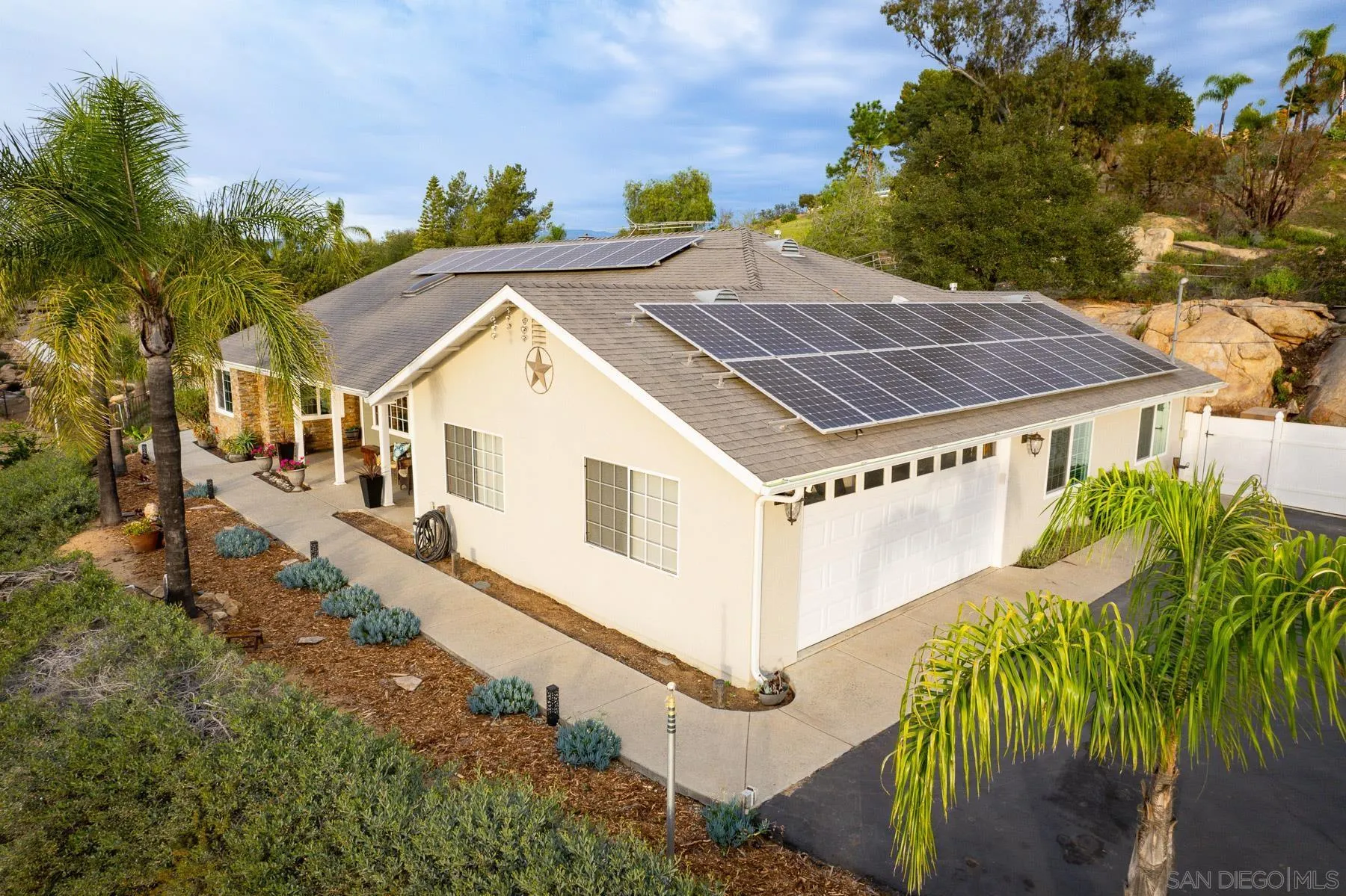 https://cdn.realtyfeed.com/cdn/127/260004325/7d8c92b00c529bc823fb775f499e8a4b.webp