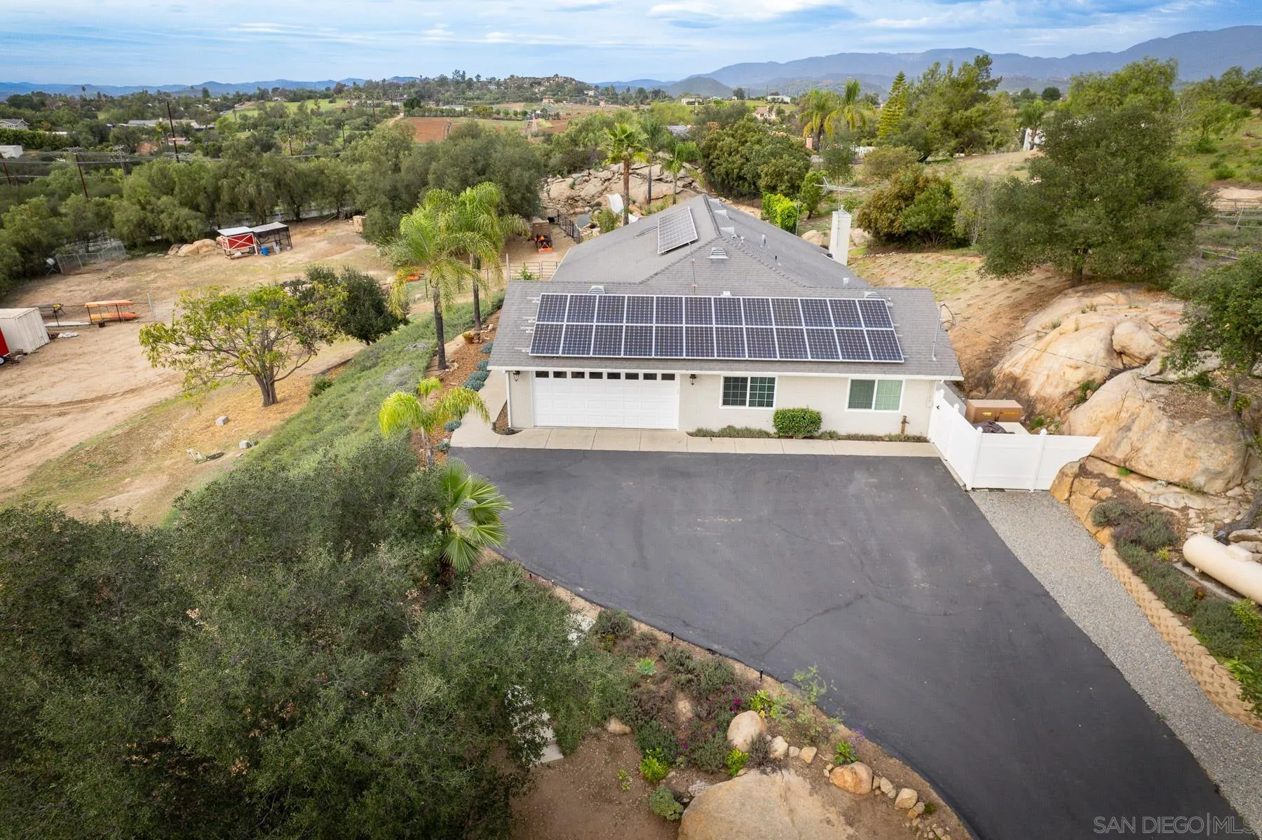https://cdn.realtyfeed.com/cdn/127/260004325/c8a34da61170f61ce7fb747d466a0c35.webp