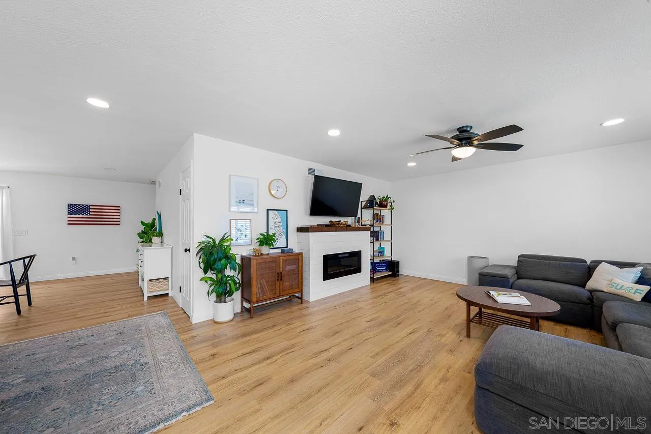 https://cdn.realtyfeed.com/cdn/127/260004329/136b94966e529089721e68465e27d52e.webp
