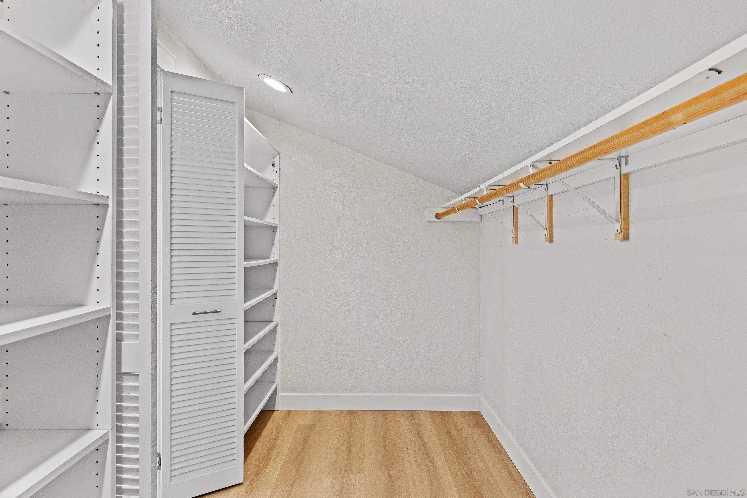 https://cdn.realtyfeed.com/cdn/127/260004332/4f599bff01fdadc55d4b8748553ac06e.webp
