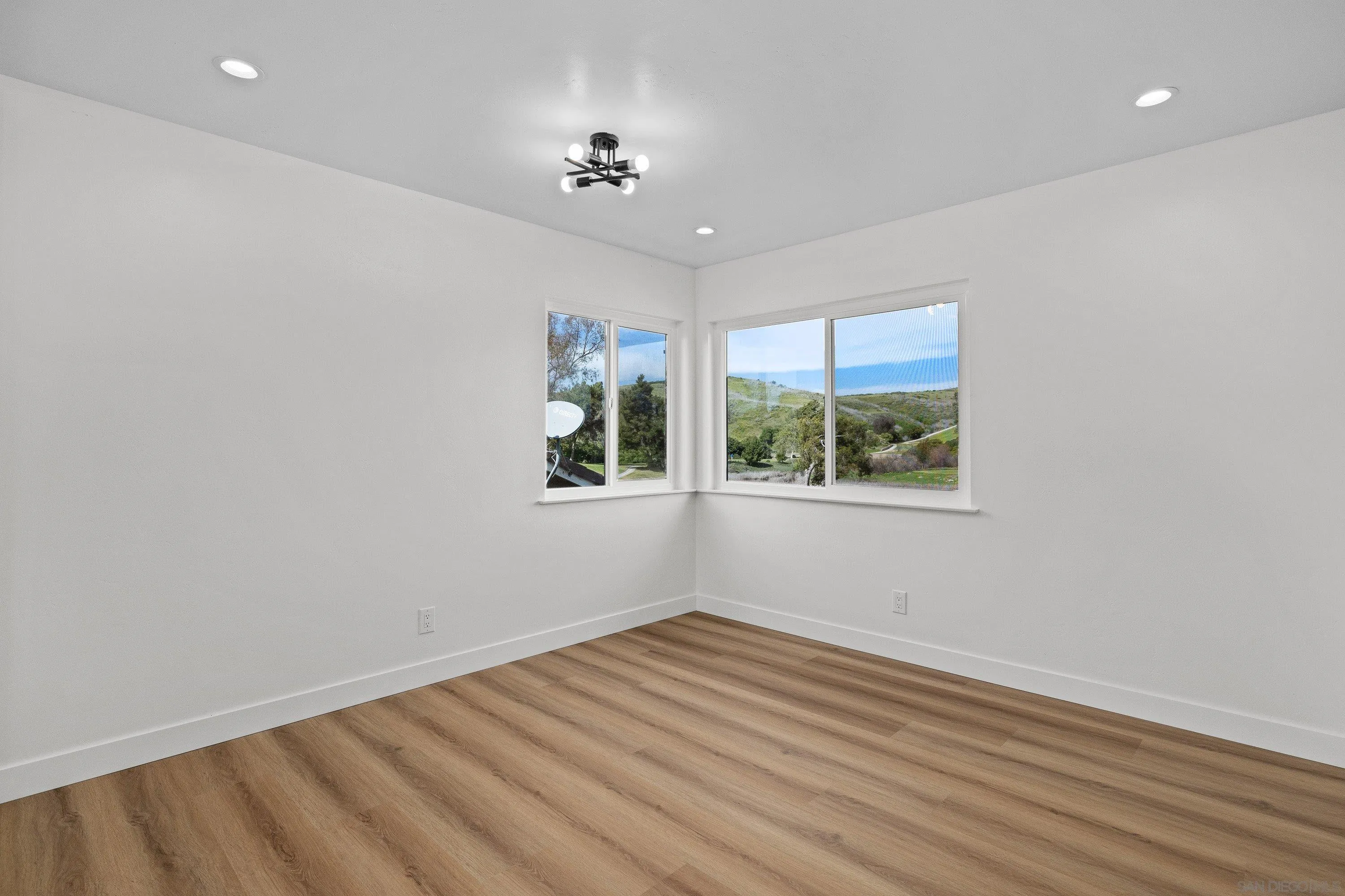 https://cdn.realtyfeed.com/cdn/127/260004332/8d2e01312c9a3016a7876993713b0bfd.webp