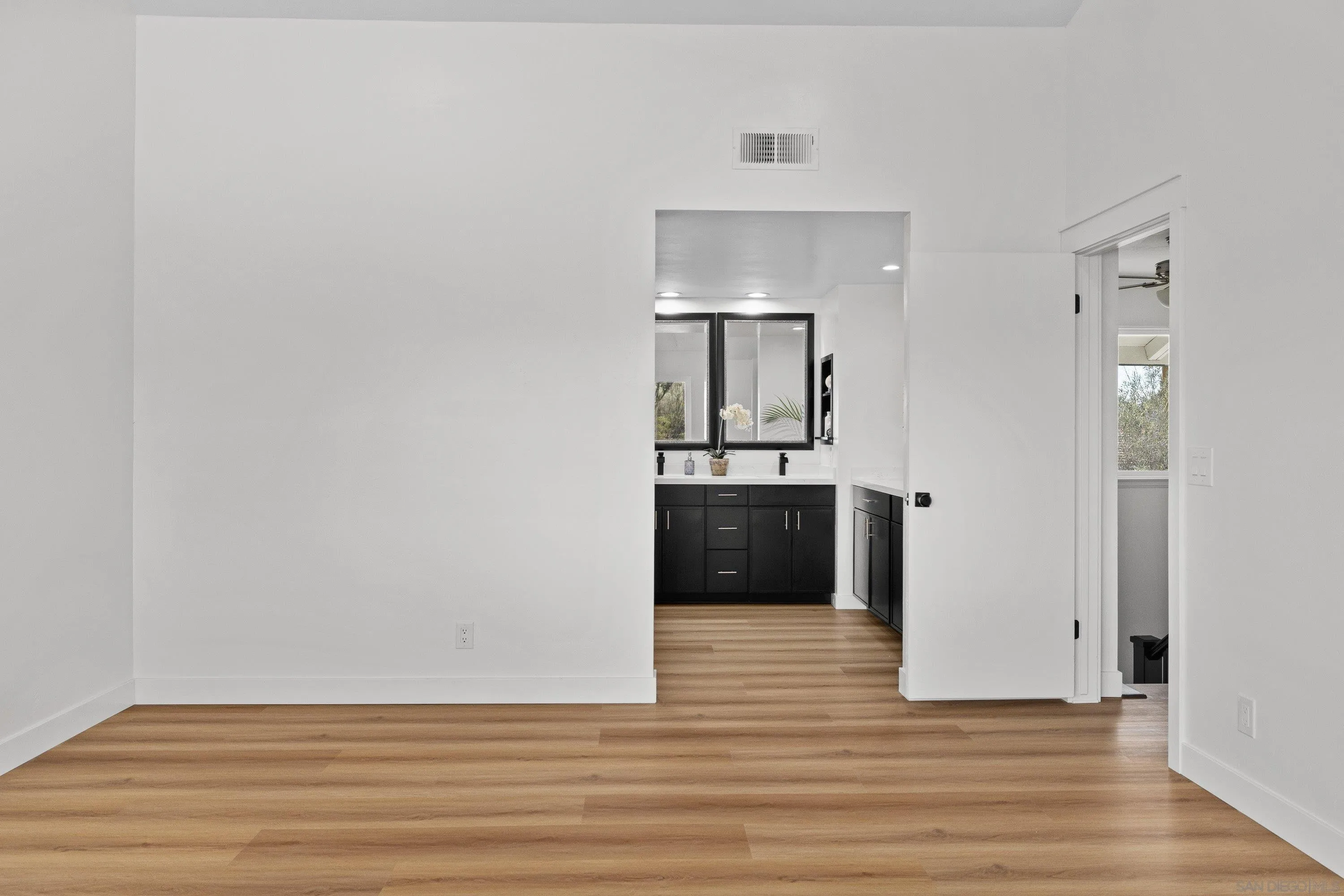 https://cdn.realtyfeed.com/cdn/127/260004332/9c47b1d71c0273fdf16737d77e95aafc.webp