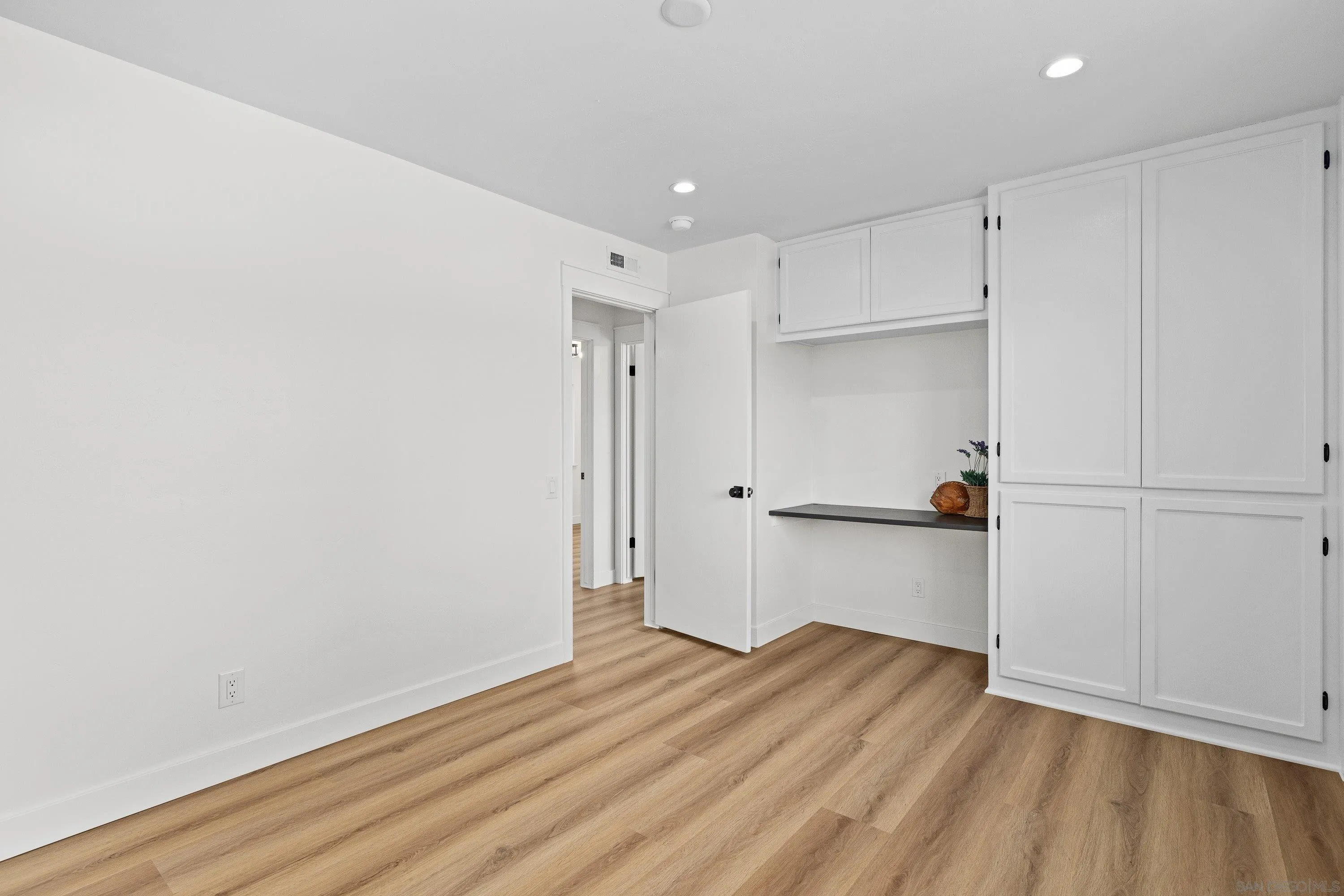 https://cdn.realtyfeed.com/cdn/127/260004332/c4aea726b7519c6a5f831501dde594a4.webp