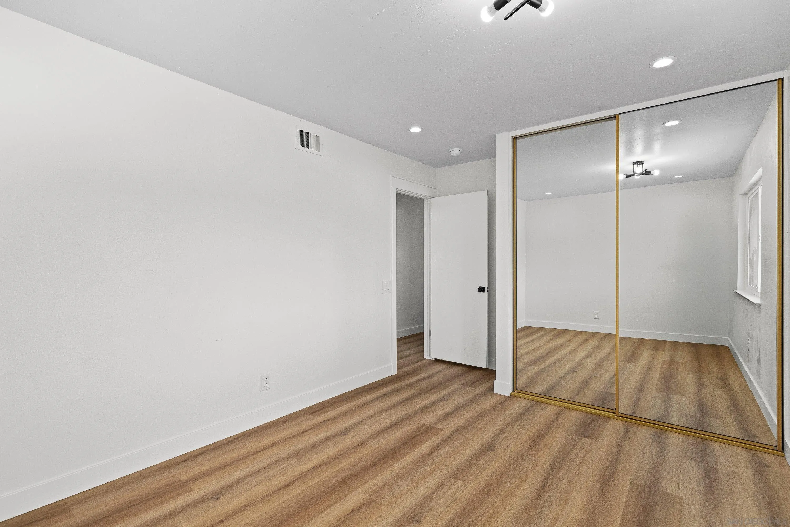 https://cdn.realtyfeed.com/cdn/127/260004332/d88cfb0d5c6c98a1319ca199a480fbe9.webp