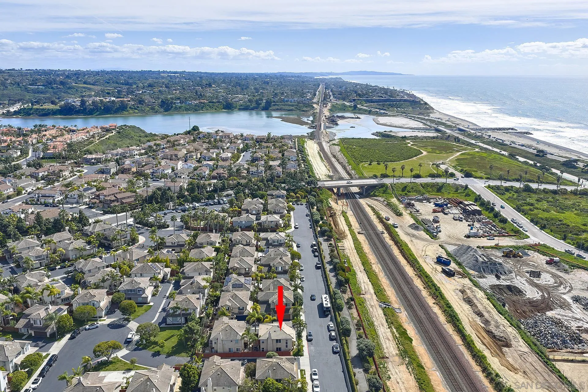 https://cdn.realtyfeed.com/cdn/127/260004335/ce87b101940f06e553530befa668b281.webp