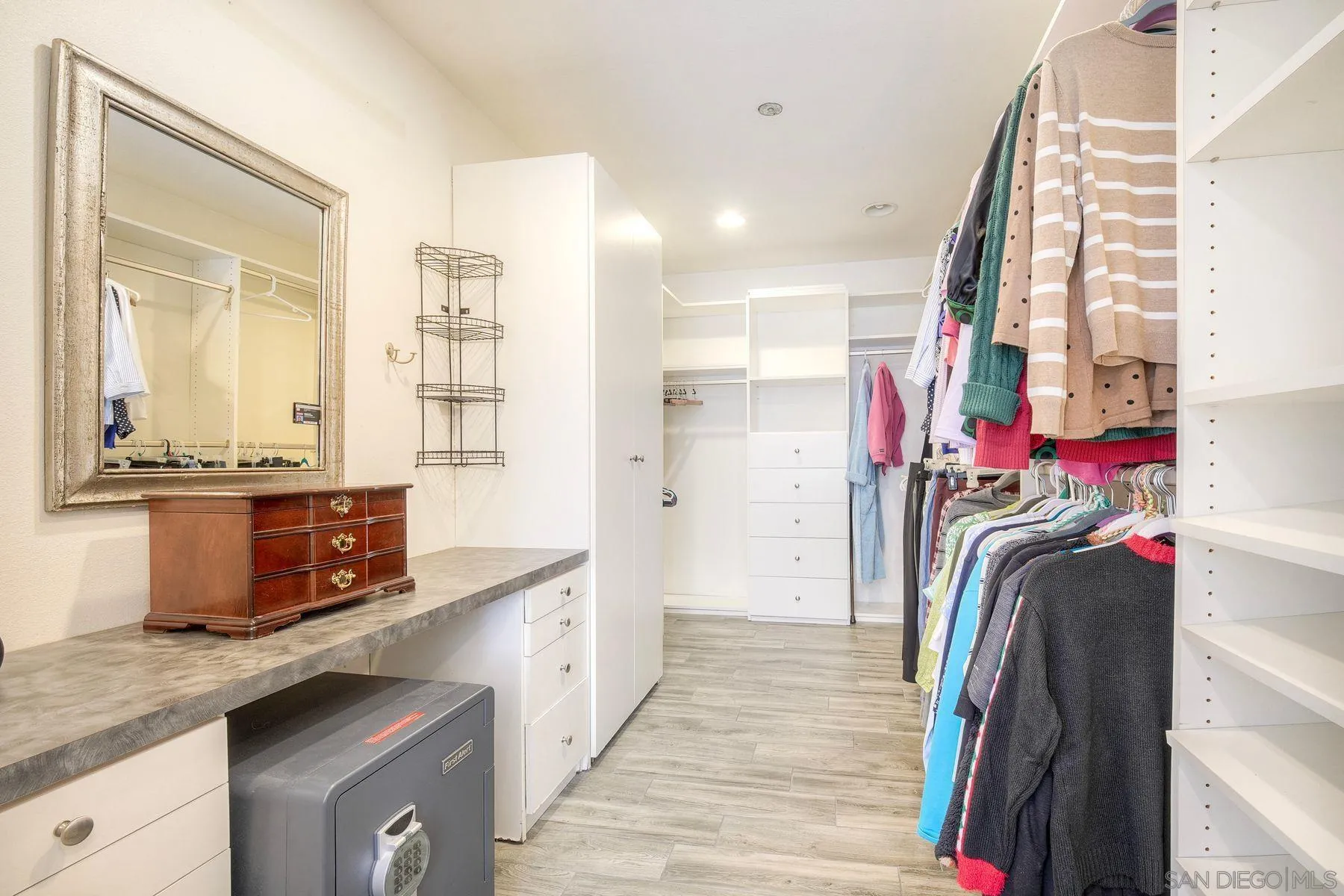 https://cdn.realtyfeed.com/cdn/127/260004351/24dab999d8ada71ab6ee4817389add34.webp
