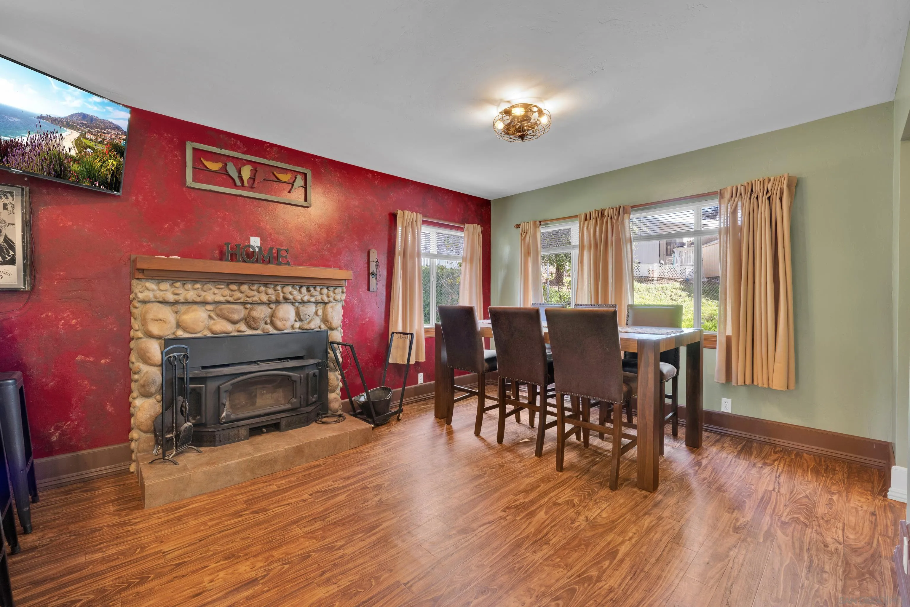 https://cdn.realtyfeed.com/cdn/127/260004353/0027346d99da16e835e3dbb994314bf6.webp