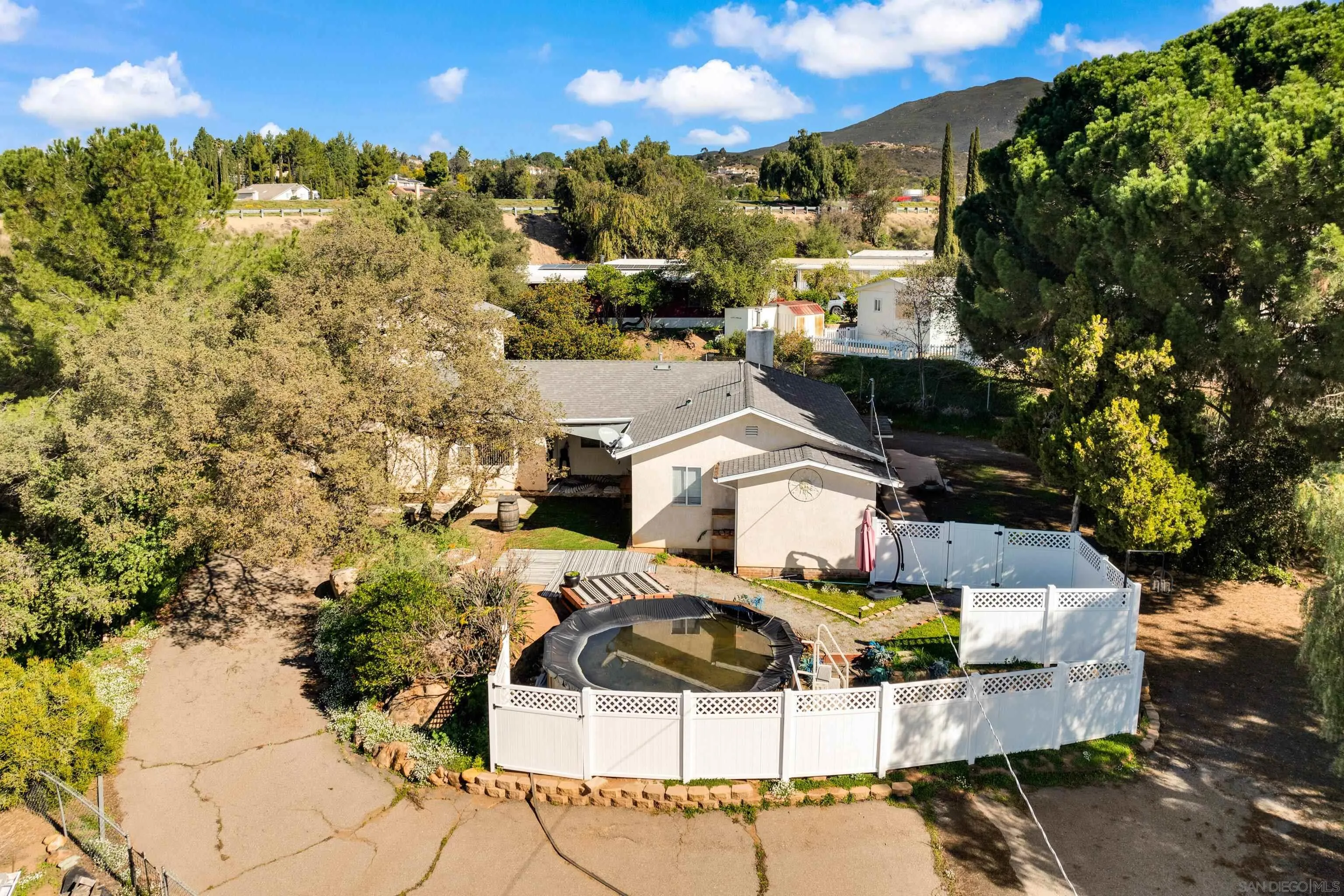 https://cdn.realtyfeed.com/cdn/127/260004353/01708a259fd1feabffef774305215687.webp