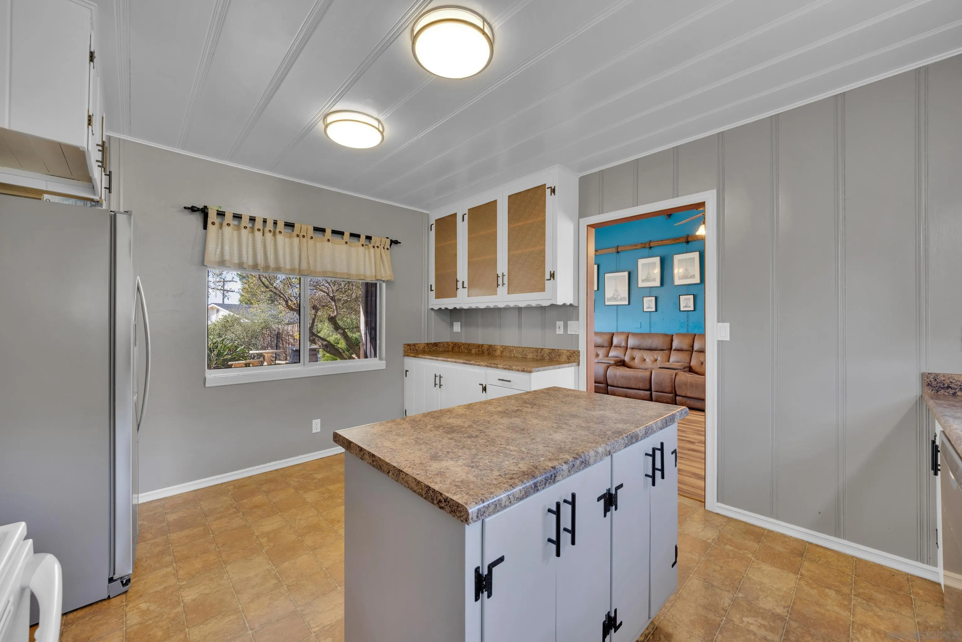 https://cdn.realtyfeed.com/cdn/127/260004353/0c5e9438e01be76b03c67eae457138fd.webp