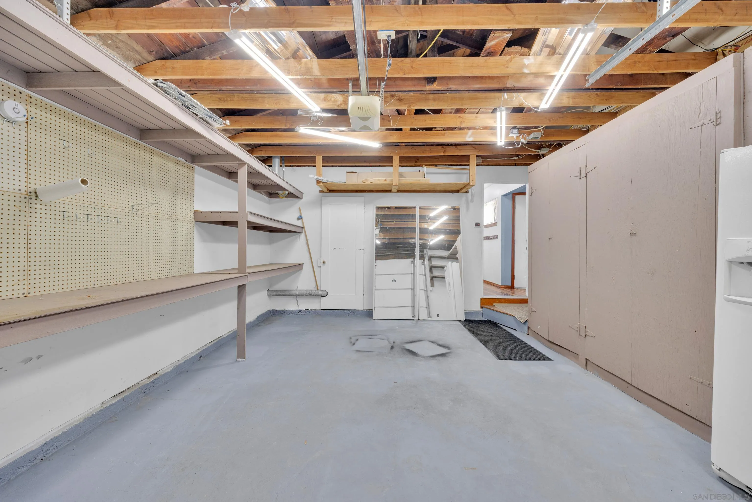 https://cdn.realtyfeed.com/cdn/127/260004353/8f23473b2dbf80aa79acf9314b13f894.webp
