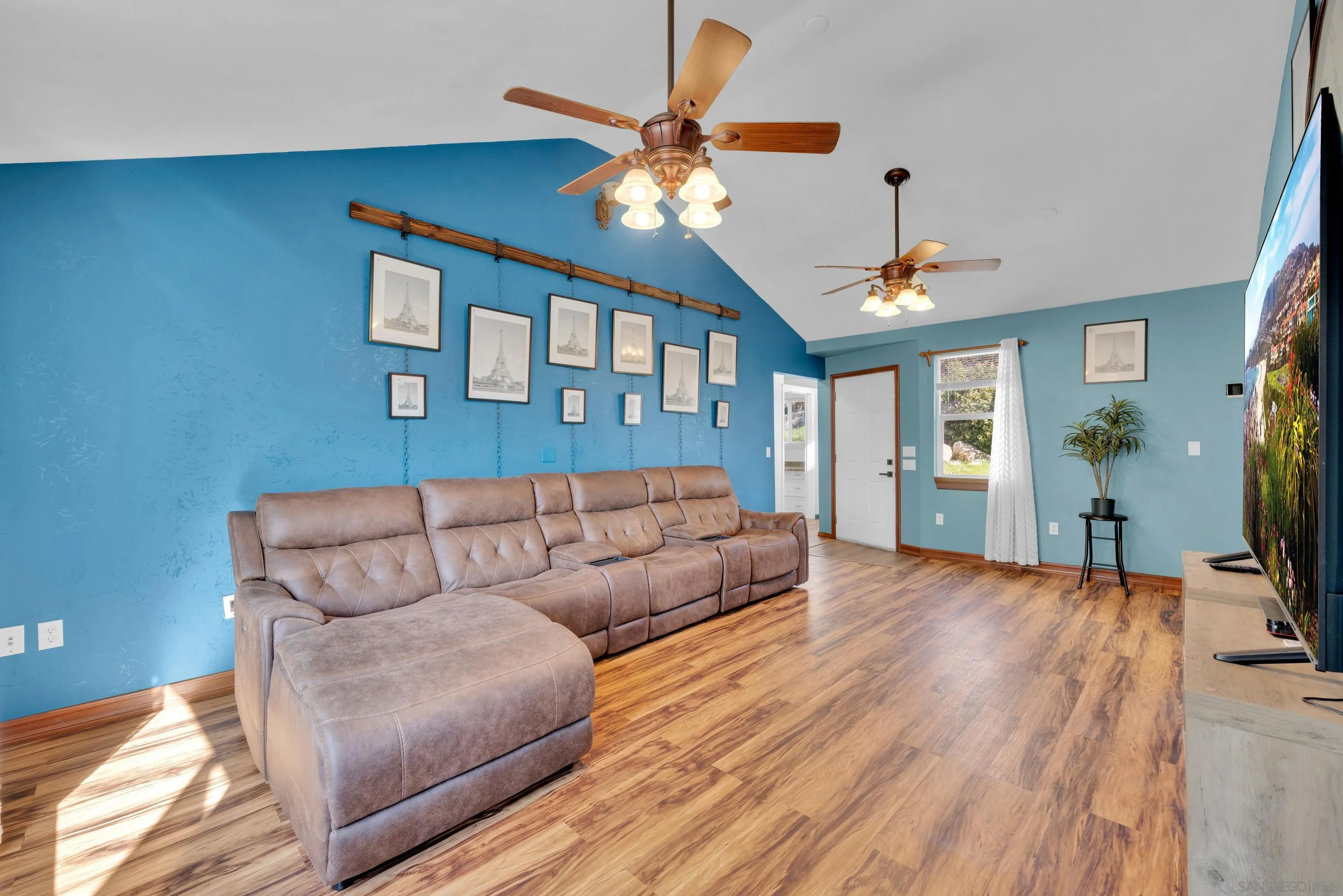 https://cdn.realtyfeed.com/cdn/127/260004353/b1f389ab8b4bc65e9faf7682635781f1.webp
