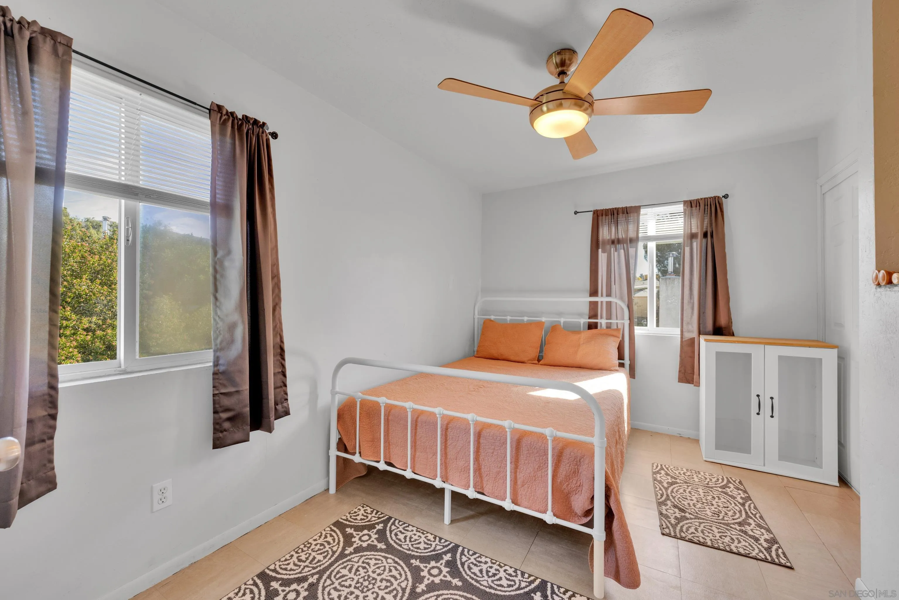 https://cdn.realtyfeed.com/cdn/127/260004353/d0e734d10bb0b16da4eb0fa95861125c.webp