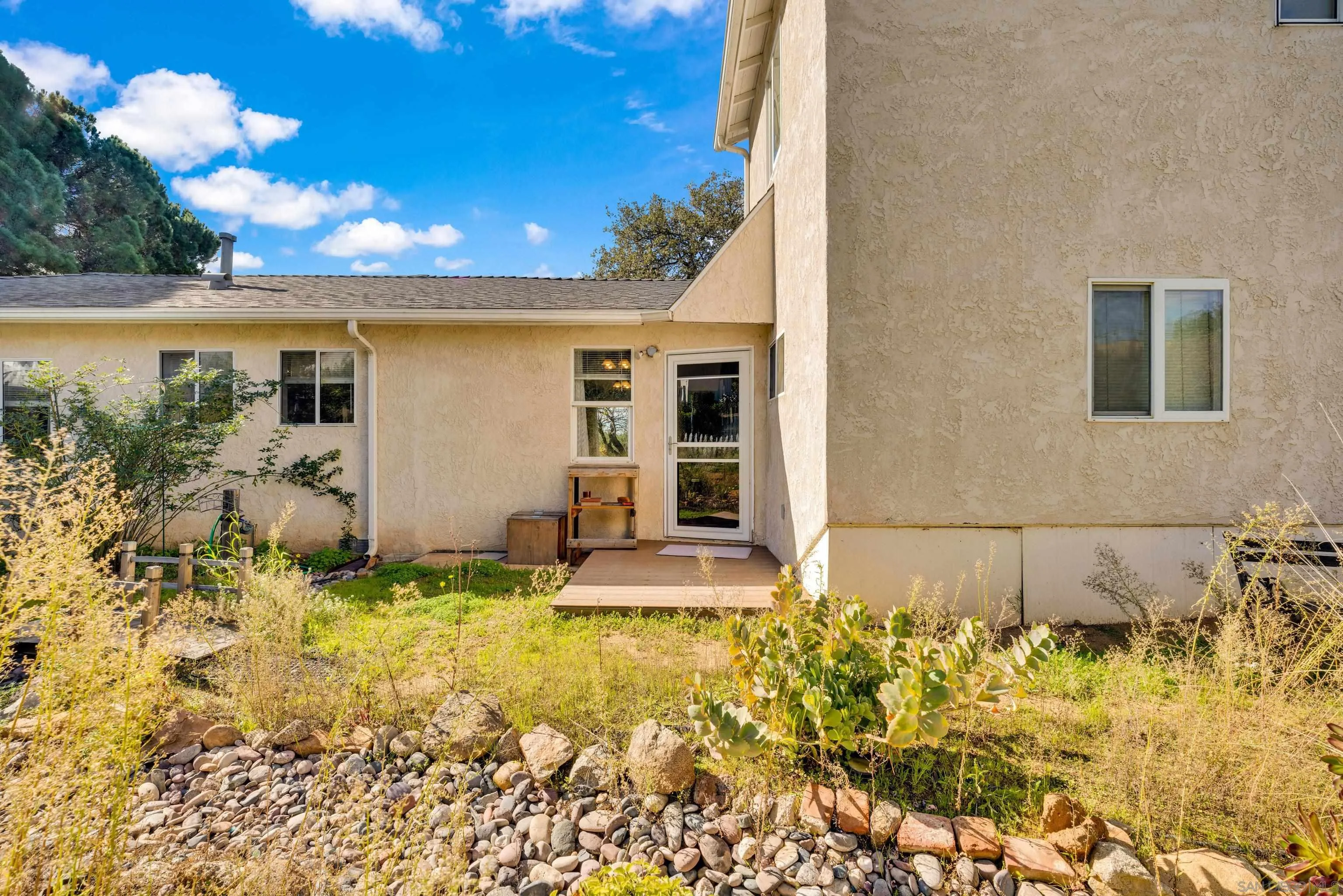 https://cdn.realtyfeed.com/cdn/127/260004353/e39c6f245645ccb81441efa202c4e3b1.webp