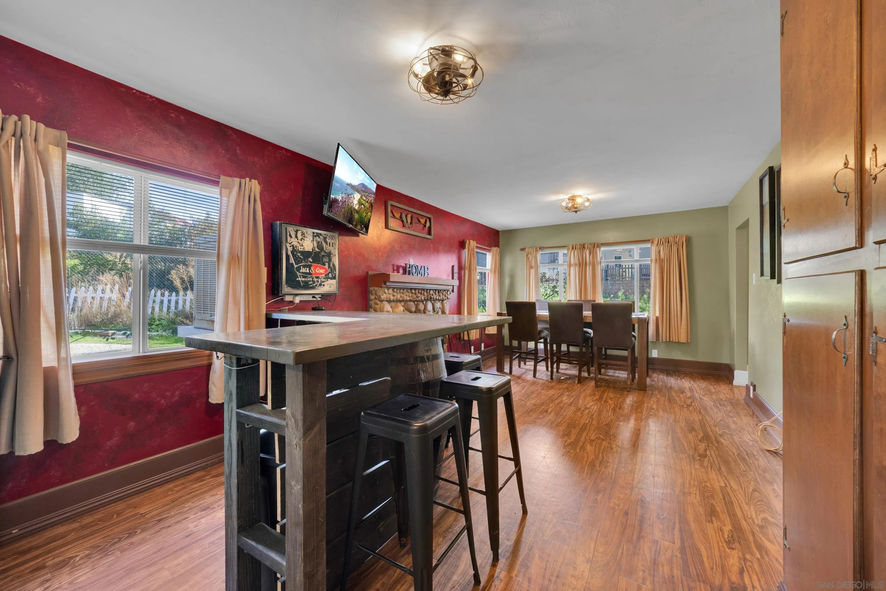 https://cdn.realtyfeed.com/cdn/127/260004353/e75042ca6477d9177304010435f1920f.webp