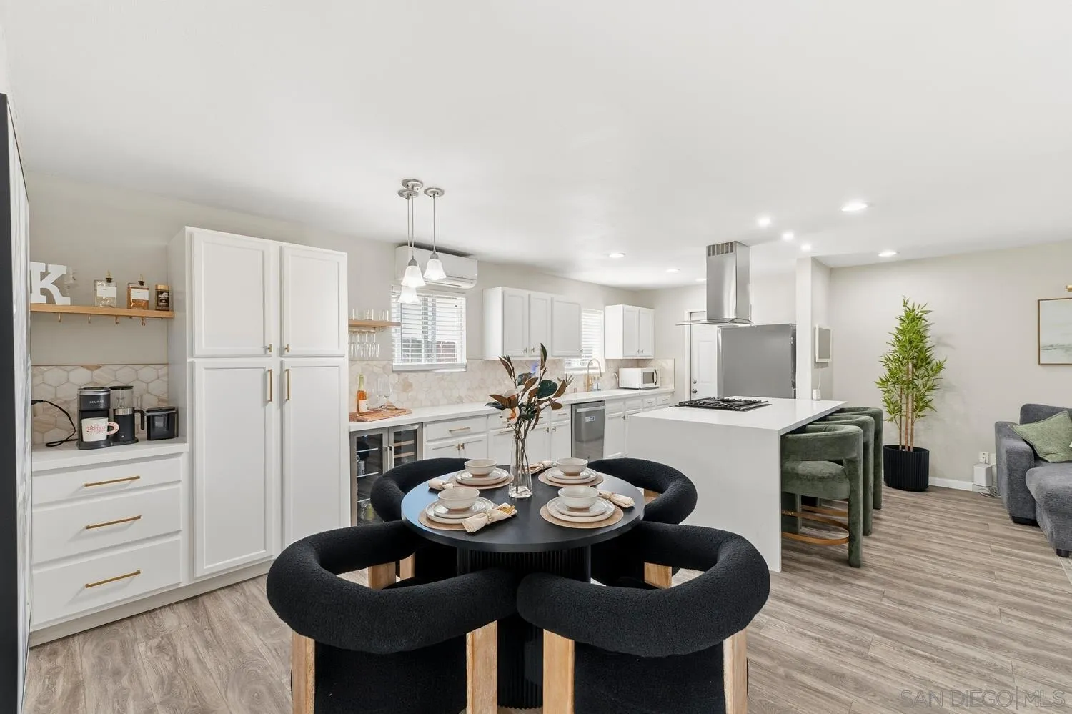 https://cdn.realtyfeed.com/cdn/127/260004356/32034ace26143ce95a407ee11d128161.webp